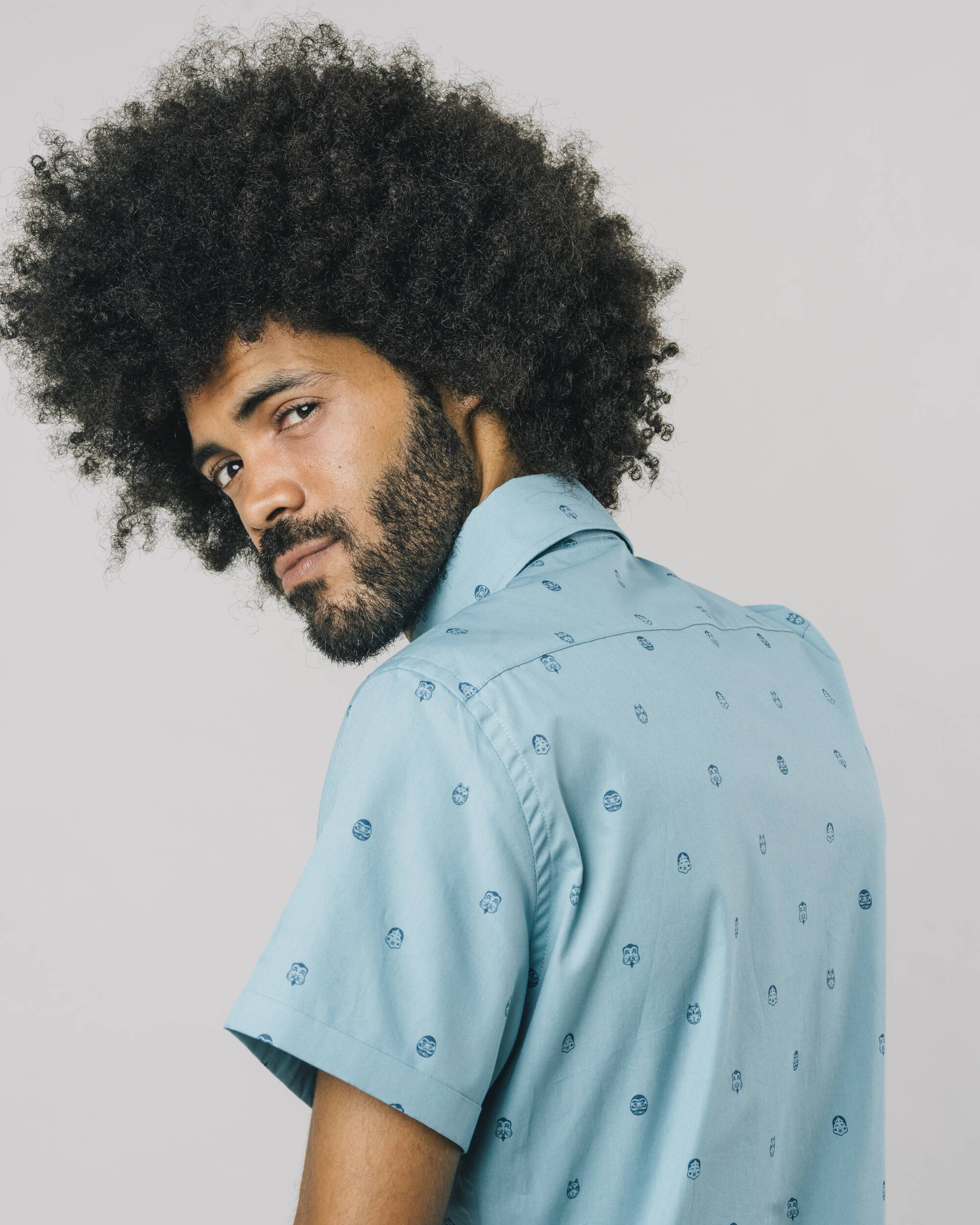 Blue short sleeve shirt made from 100% organic cotton from Brava Fabrics