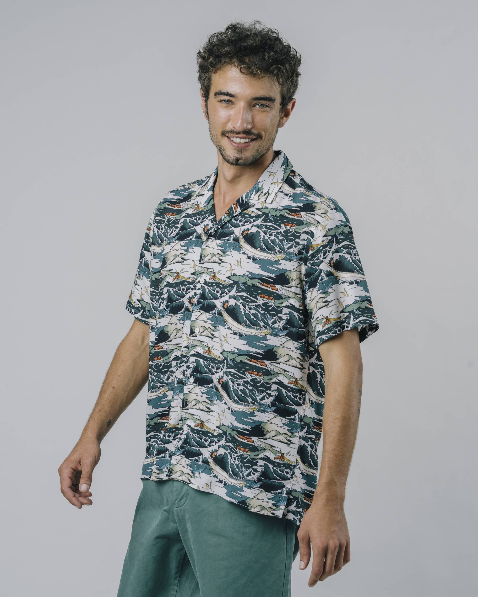 Buntes, kurzärmliges Hemd Tide aus 100% Viskose von Brava Fabrics