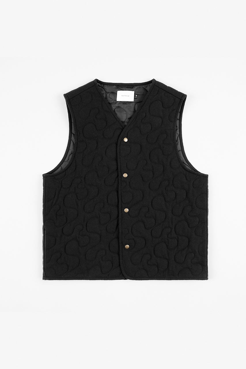 Black, quilted vest made of organic cotton &amp; recycled PET from Rotholz