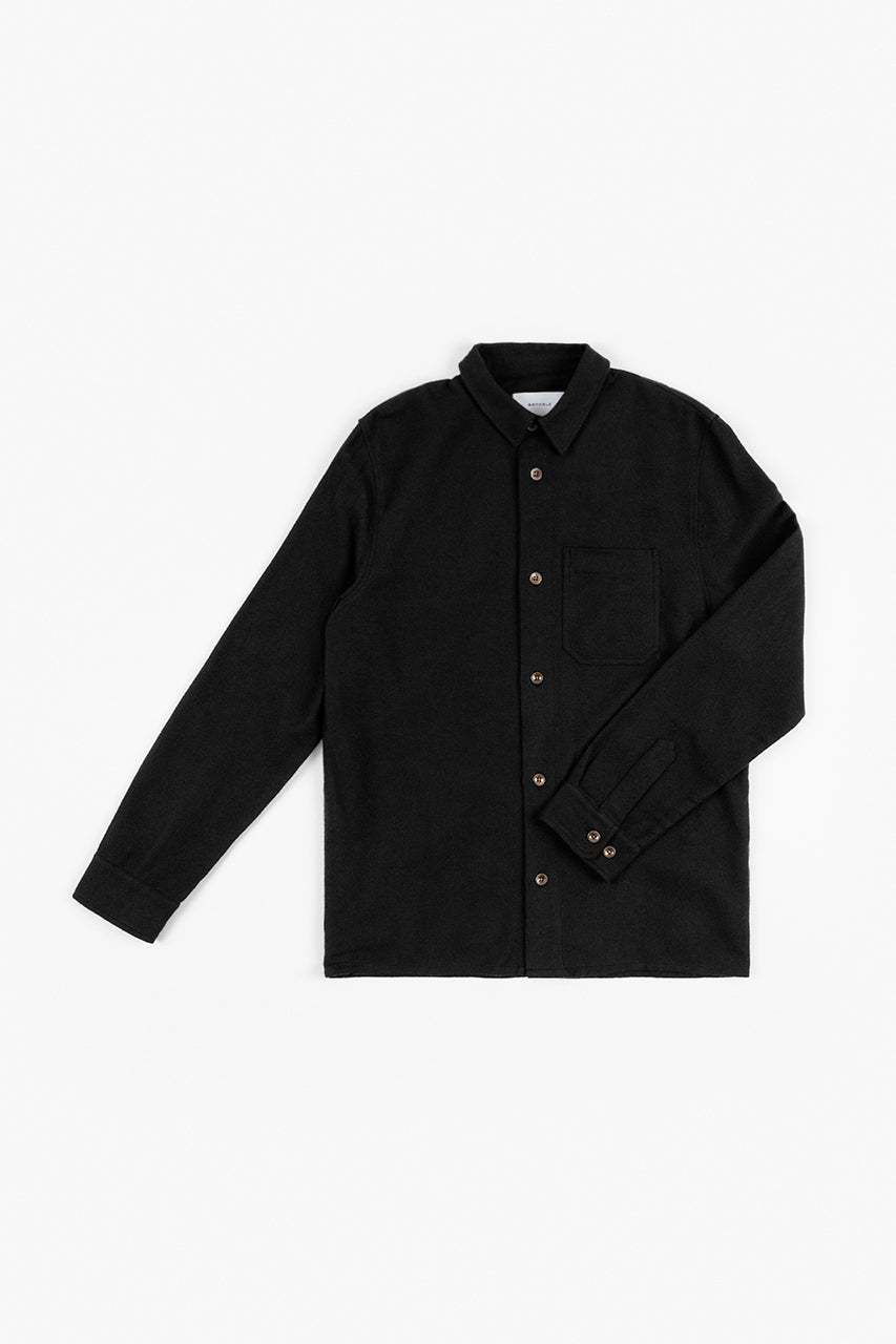 Black shirt made from 100% organic cotton from Rotholz