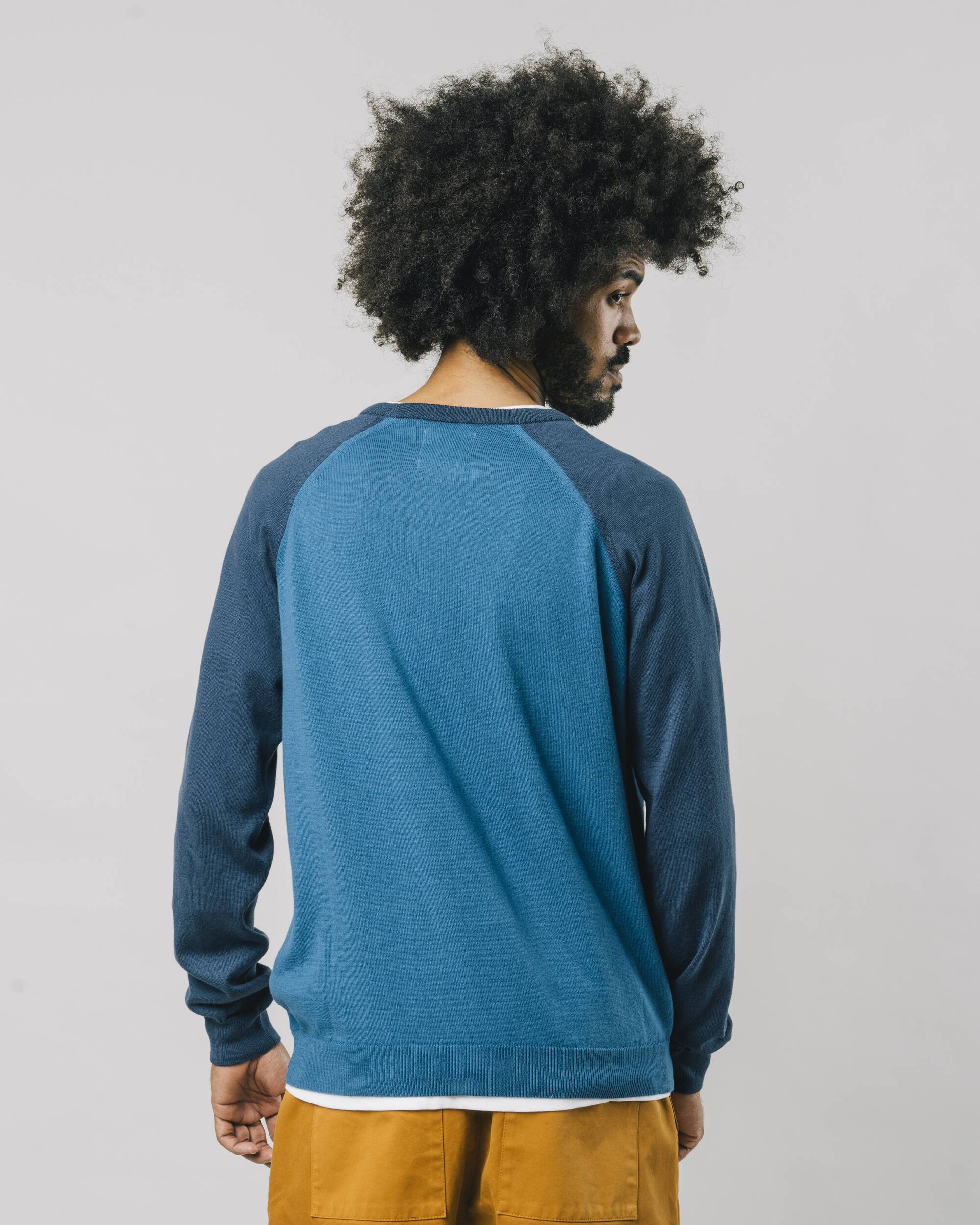 Color Block Sweater in blau aus 100% Bio - Baumwolle mit Vintage-Baseball-Stickerei von Brava Fabrics