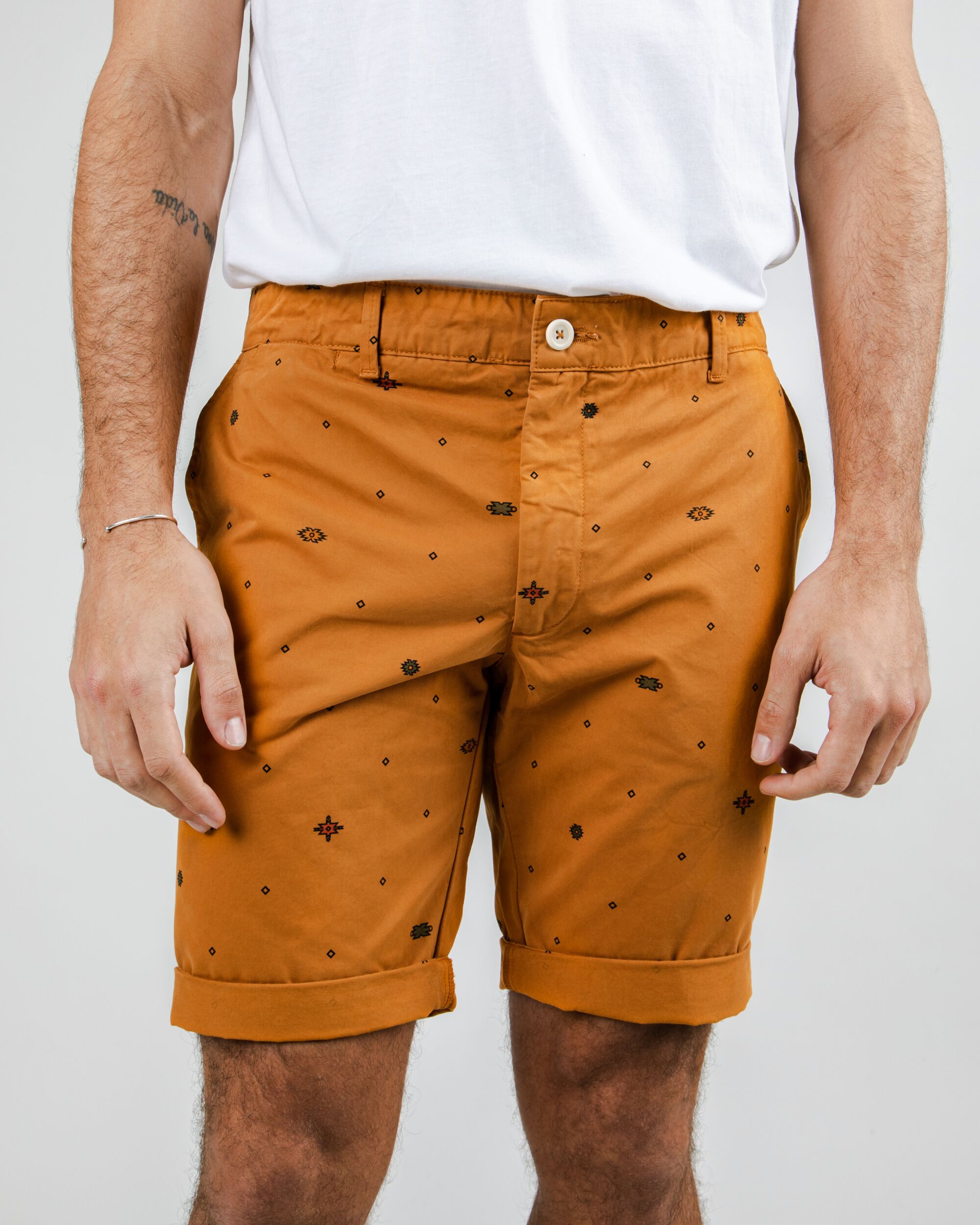 Orangene, bedruckte Shorts Ndebele Inka aus 100% Bio-Baumwolle von Brava Fabrics