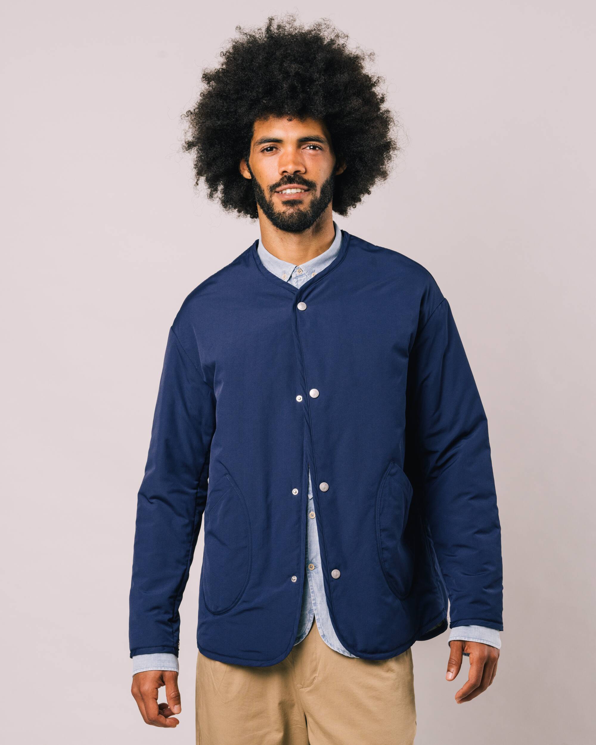 Veste oversize matelassée bleu foncé en polyester recyclé de Brava Fabrics