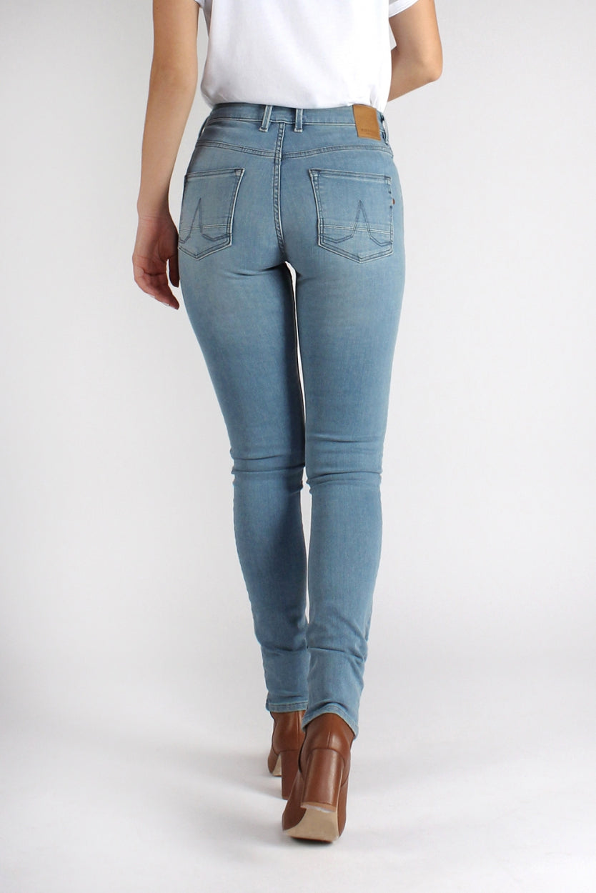 Jeans Carey totally skinny made of organic cotton by Kuyichi
