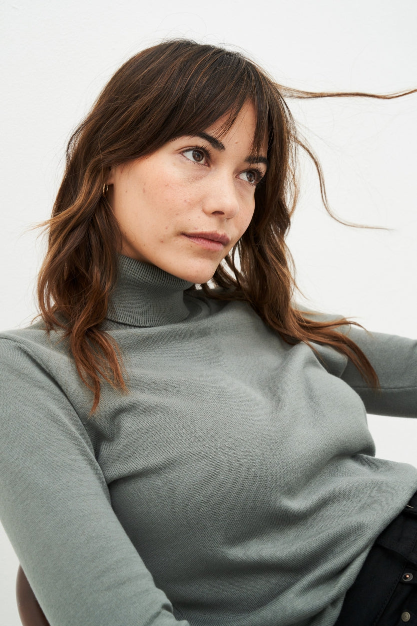Turtleneck knit sweater Rachel in grey-green made from 100% organic cotton from Kuyichi