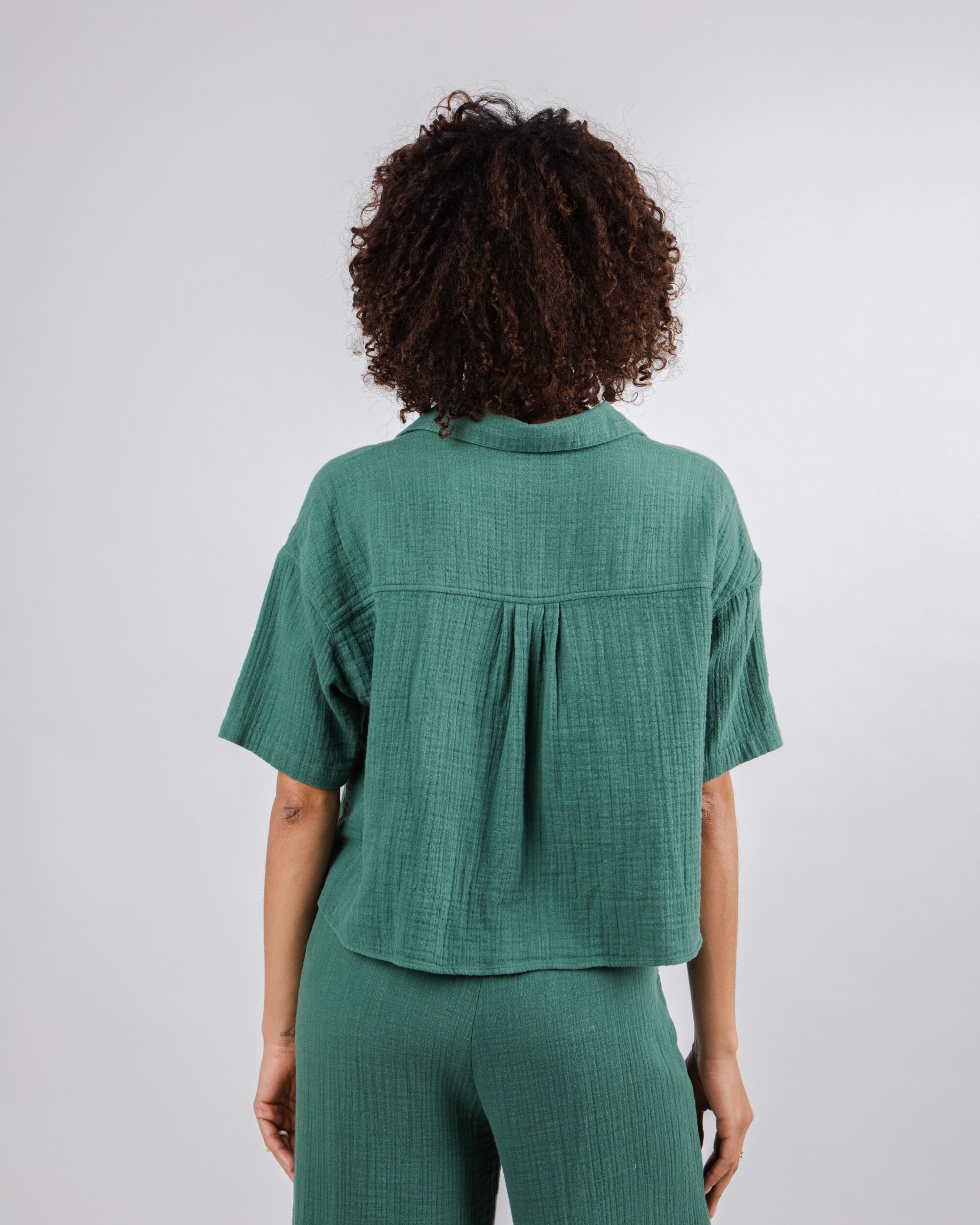 Grüne oversize, cropped Bluse Bubble aus 100% Bio-Baumwolle von Brava Fabrics