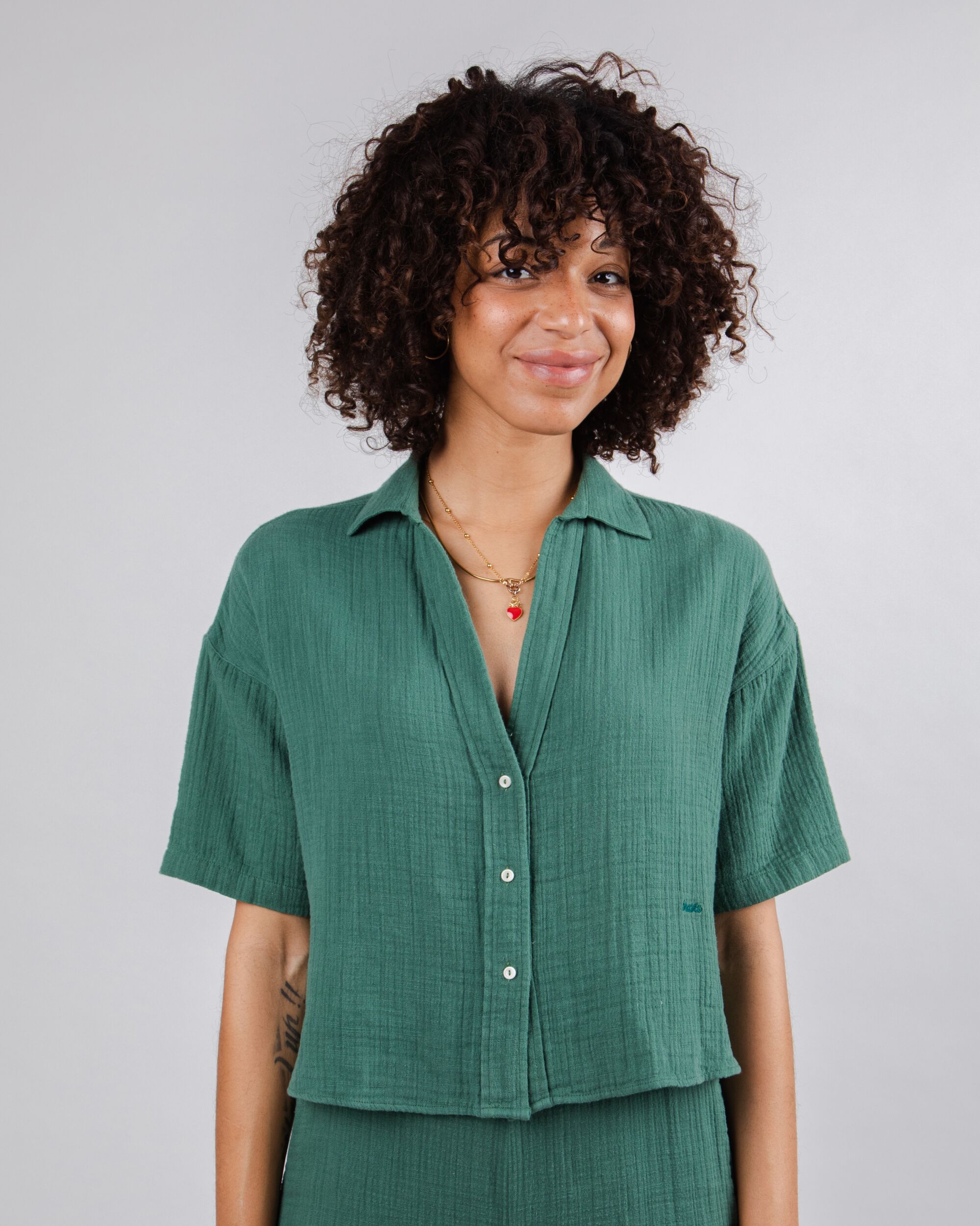 Green oversize, cropped blouse Bubble made of 100% organic cotton from Brava Fabrics
