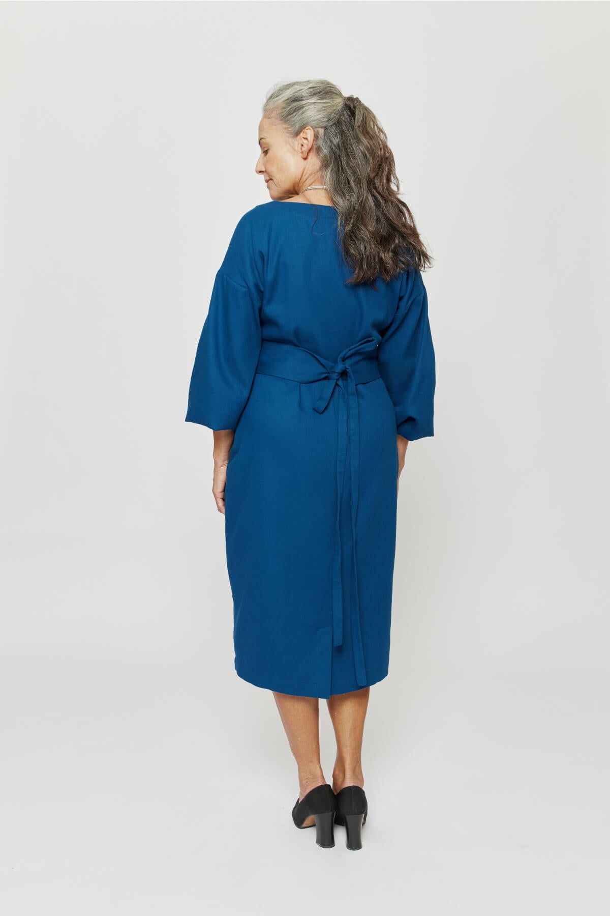 Blaues, langärmliges Kleid Stefanie aus 100% Bio-Baumwolle von Ayani
