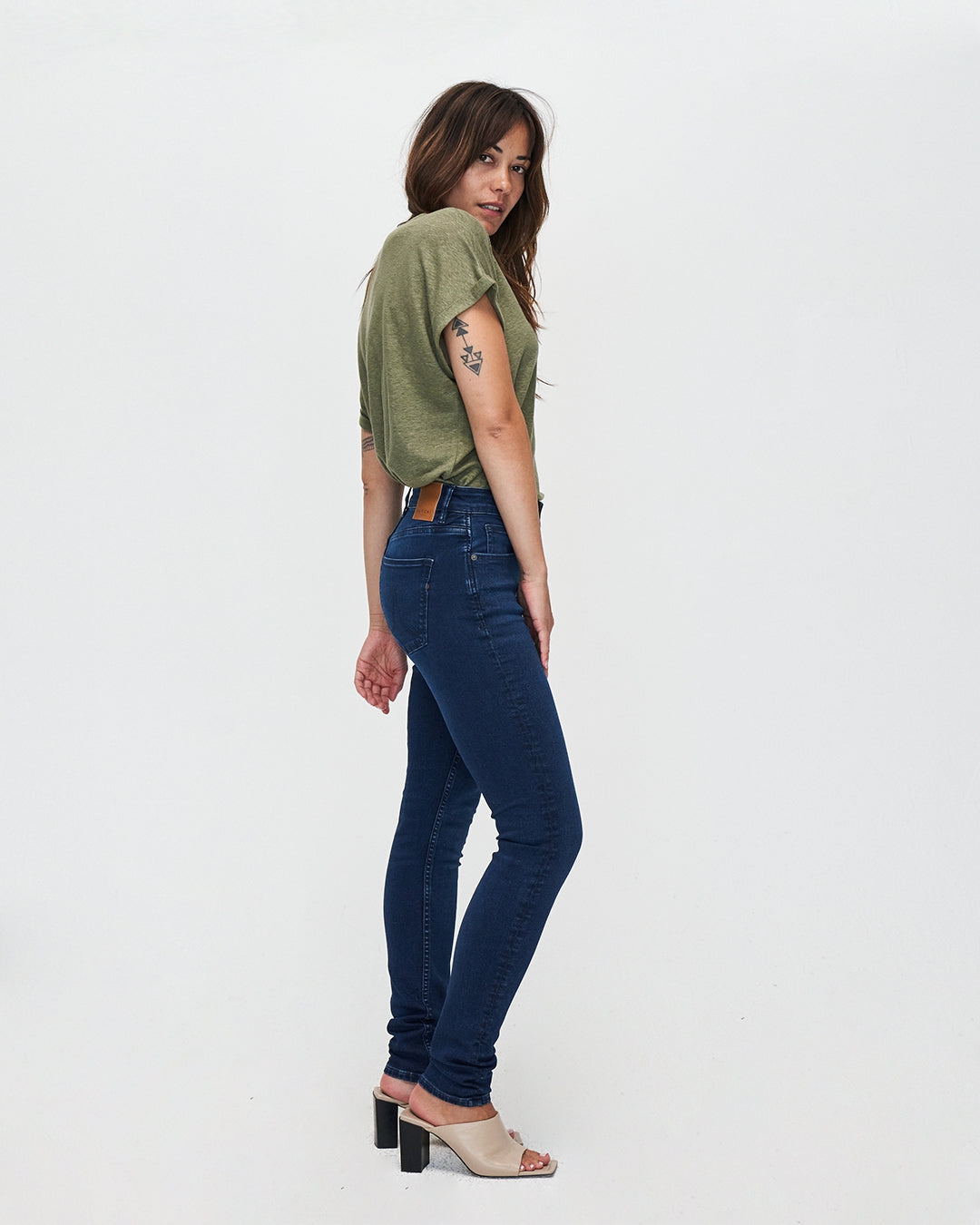 Carey Skinny jeans in true blue made from organic cotton by Kuyichi