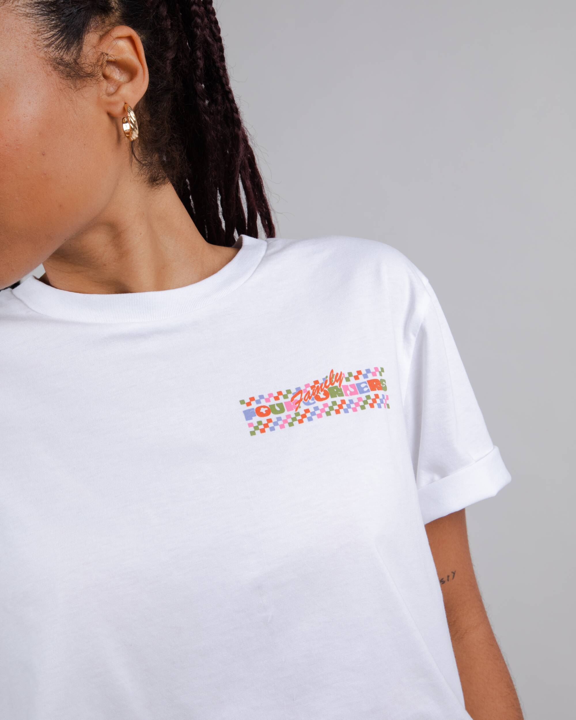 T-shirt coloré Hoxton Four Corners fabriqué à partir de coton 100% biologique de Brava Fabrics
