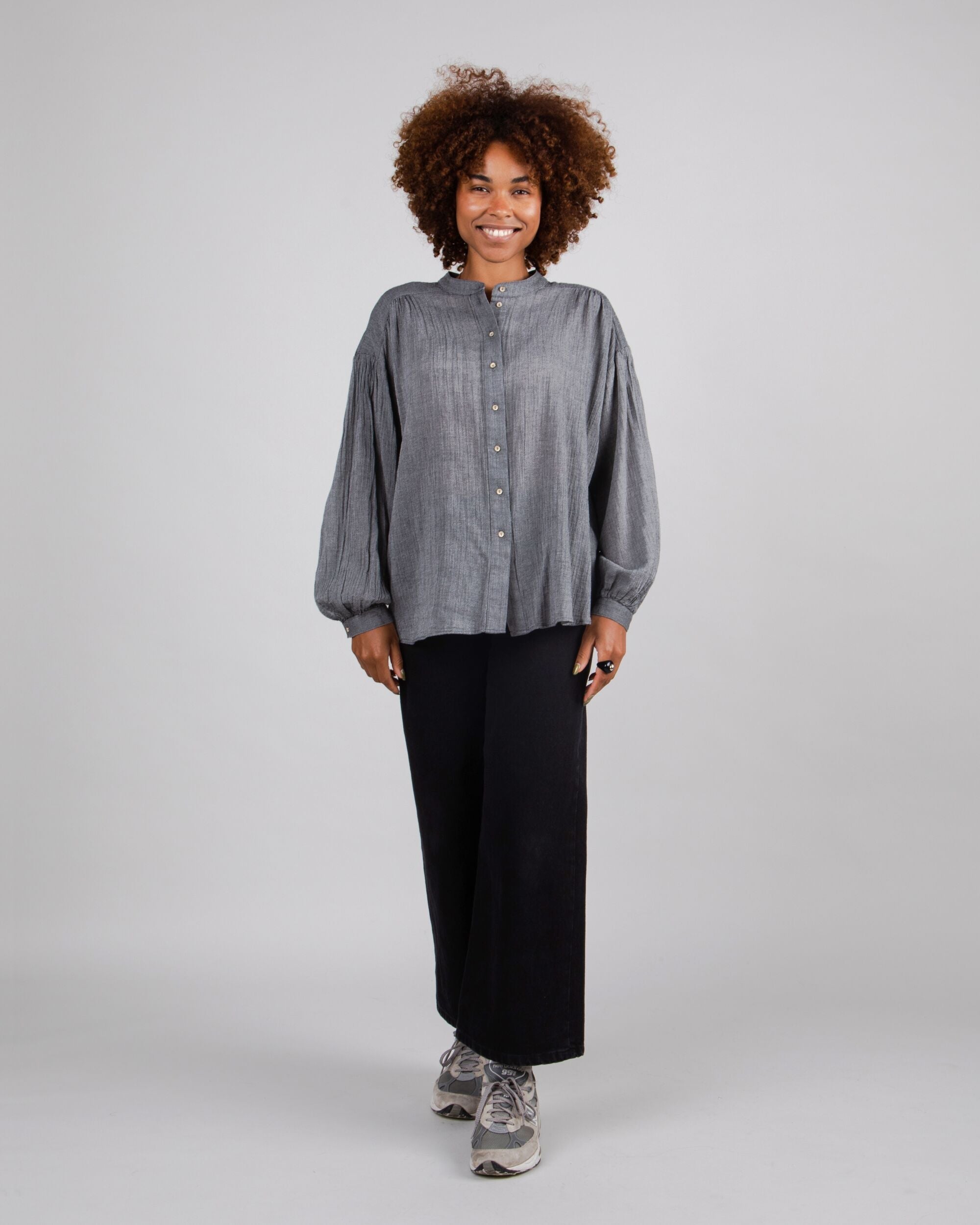 Gray Noah Boho blouse made of organic cotton from Brava Fabrics
