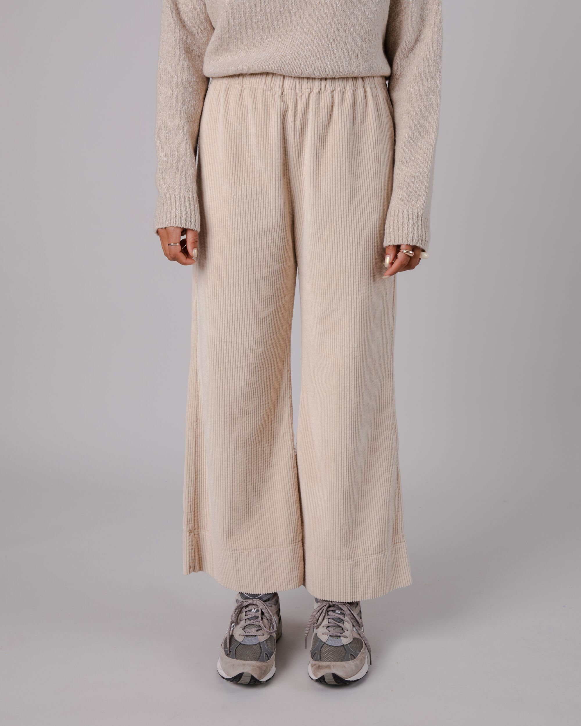 Pantalon large en velours côtelé beige en coton biologique de Brava Fabrics