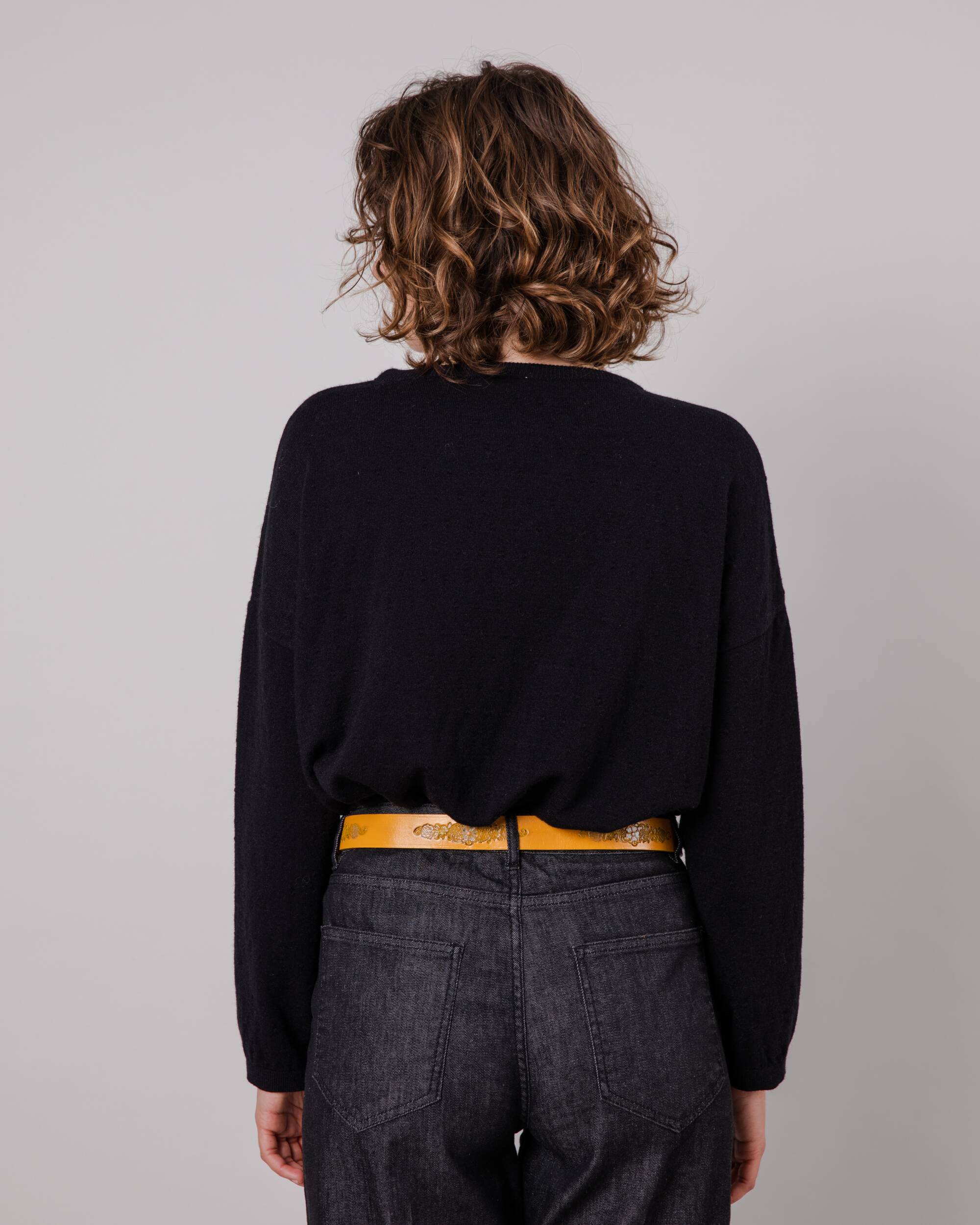 Black sweater made of Livaeco viscose, polyester and polyamide from Brava Fabrics