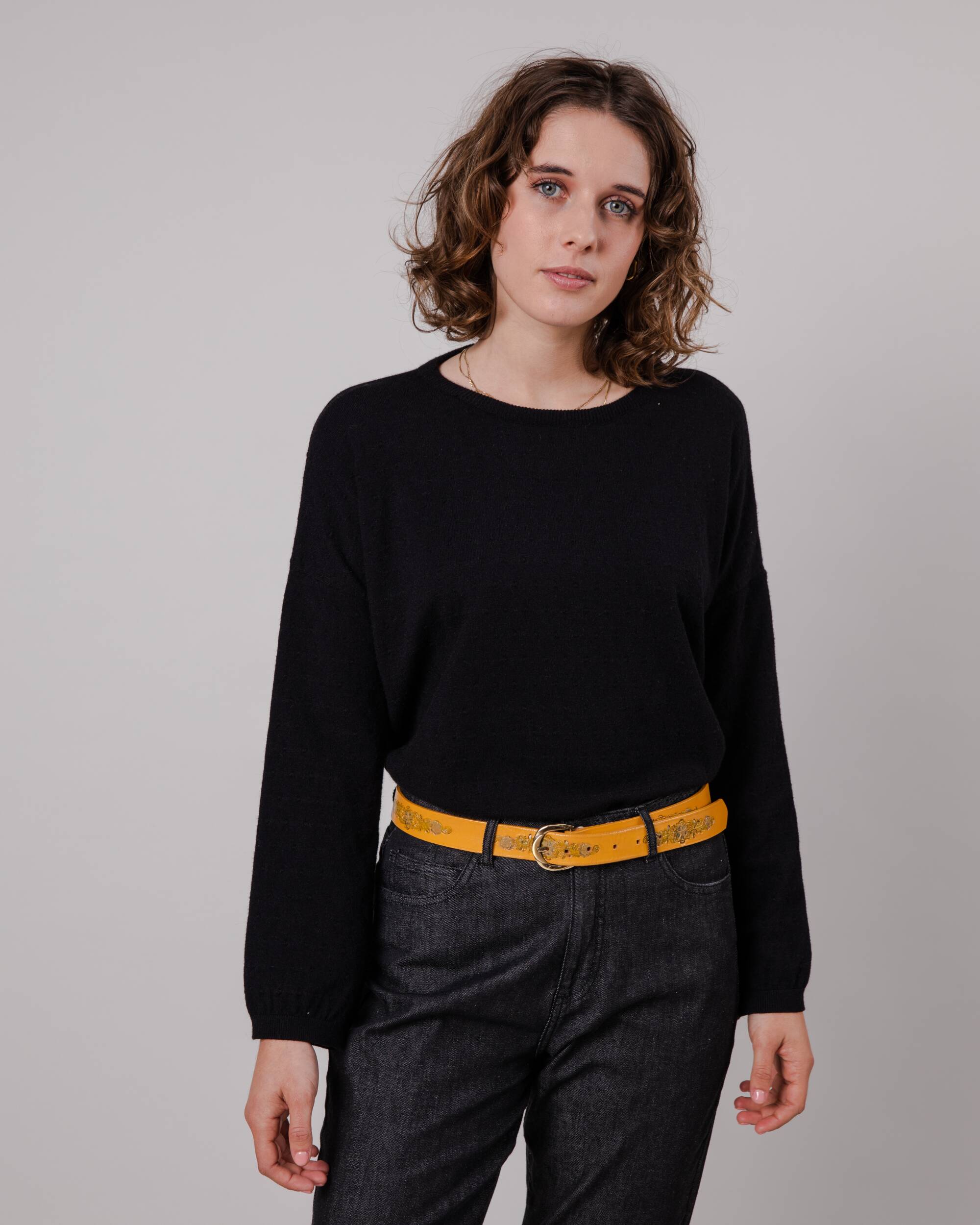 Black sweater made of Livaeco viscose, polyester and polyamide from Brava Fabrics