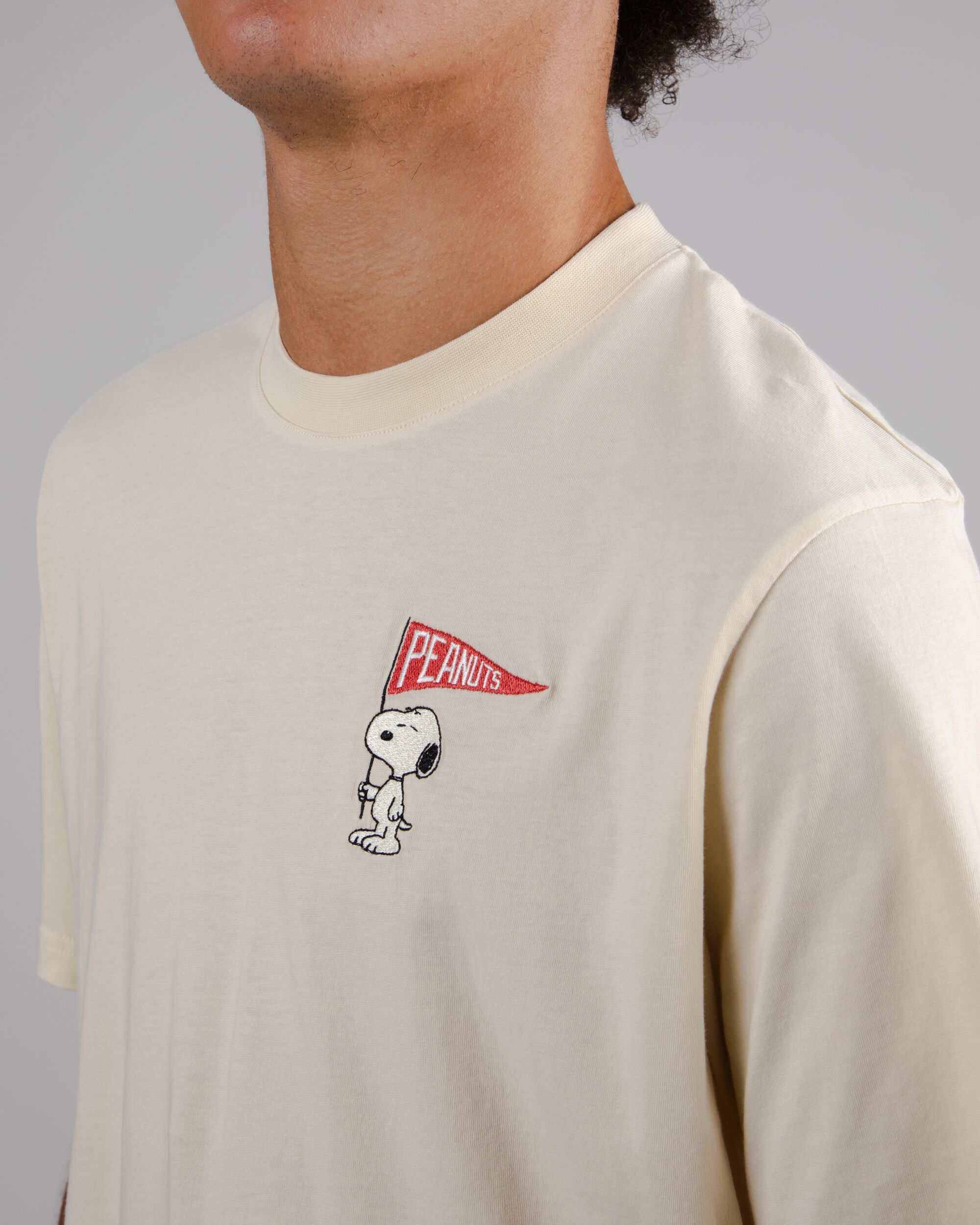 T-shirt Peanuts Athletics en sable en coton biologique de Brava Fabrics