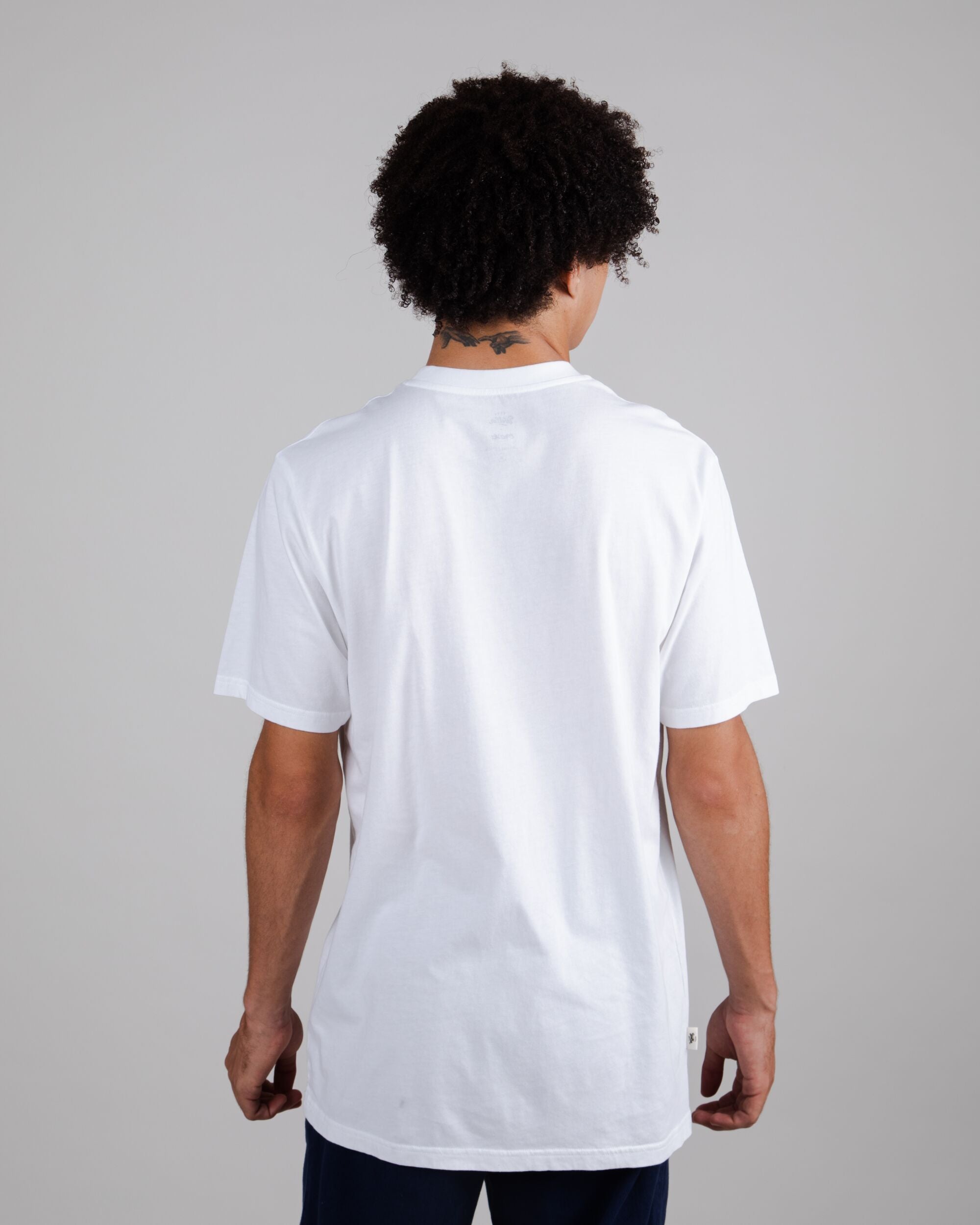 White shirt Yeye Weller Alligator made of organic cotton by Brava Fabrics