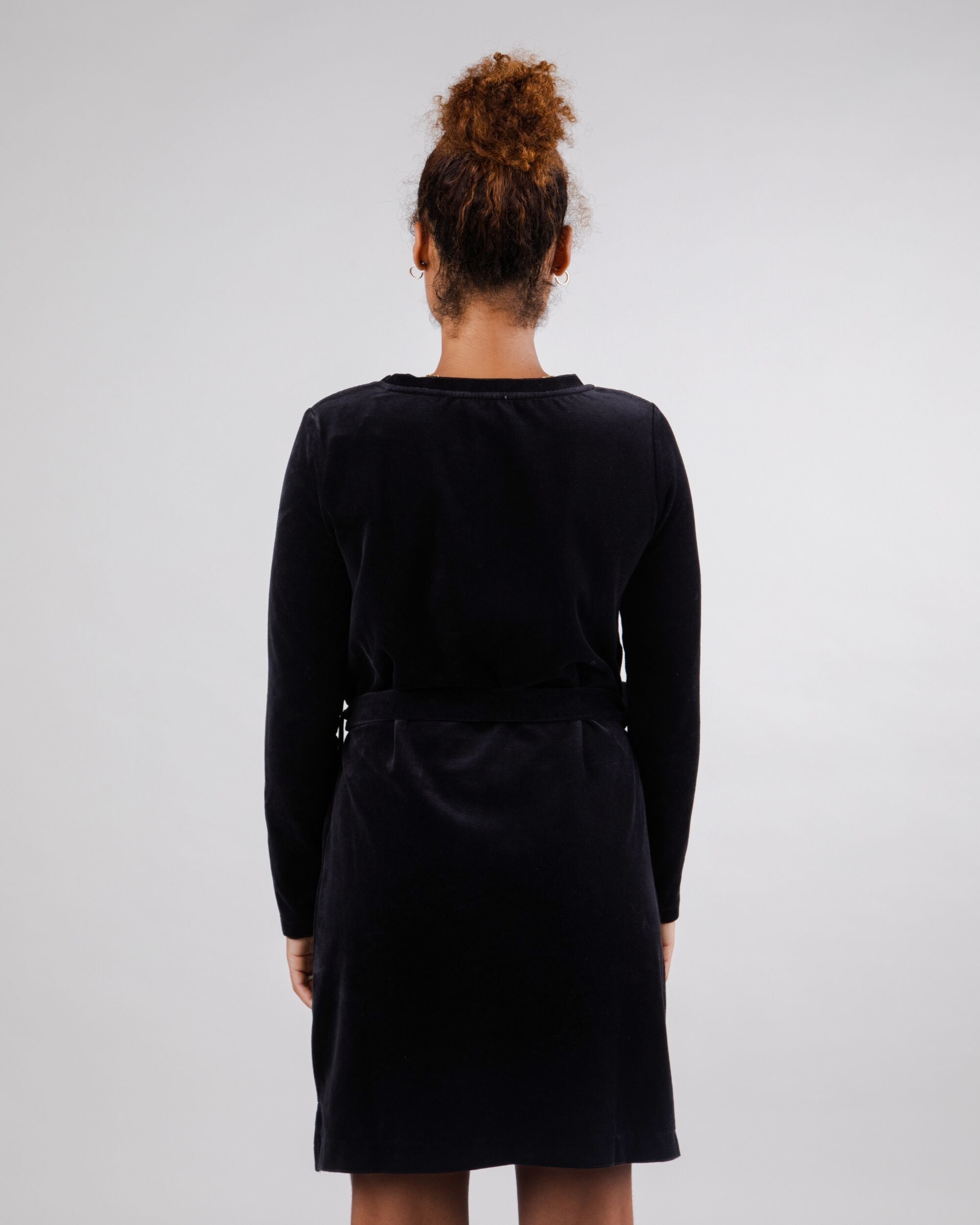 Dress with velvet belt in black from Brava Fabrics