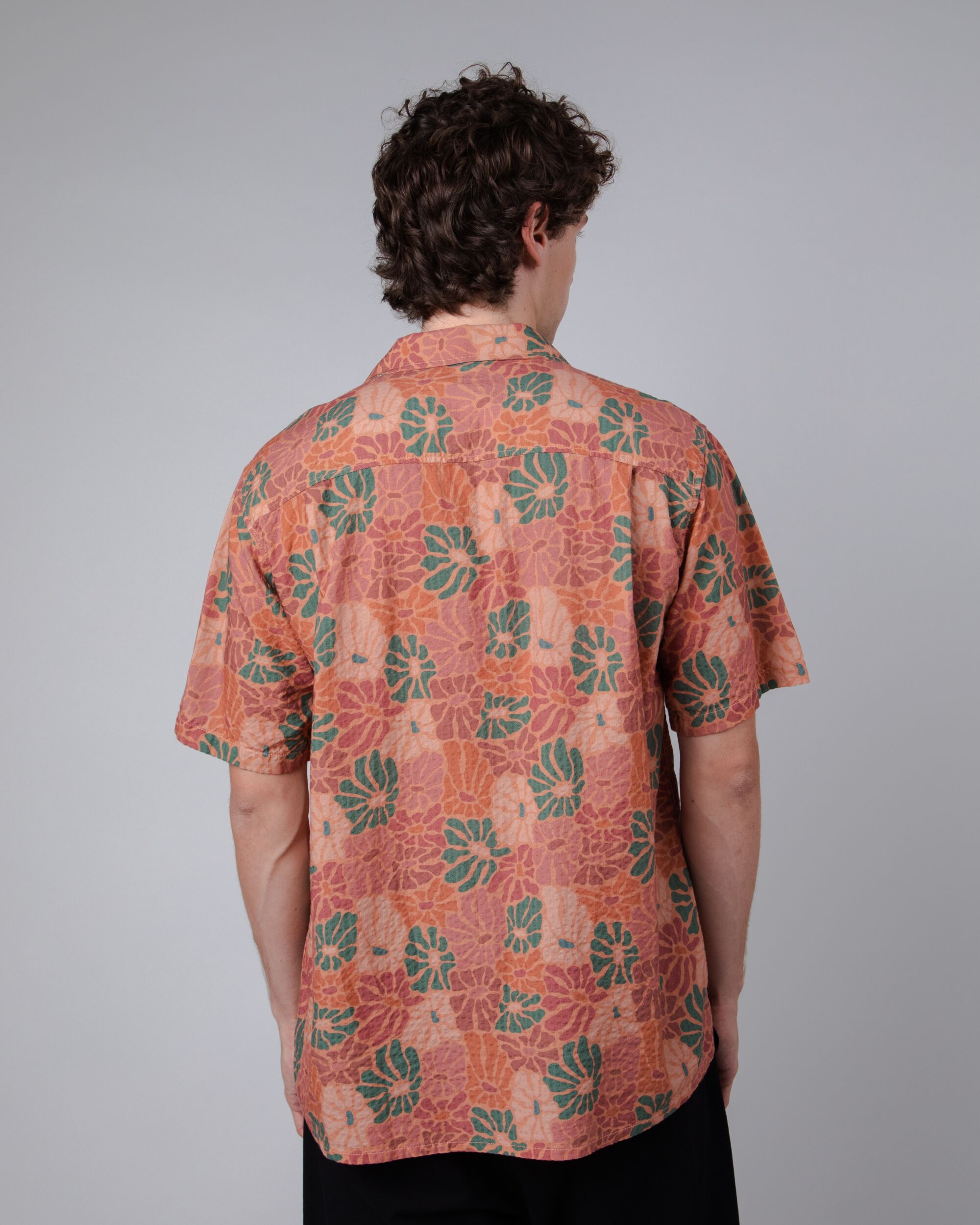 Short-sleeved Spring Aloha shirt in orange made of organic cotton and viscose from Brava Fabrics