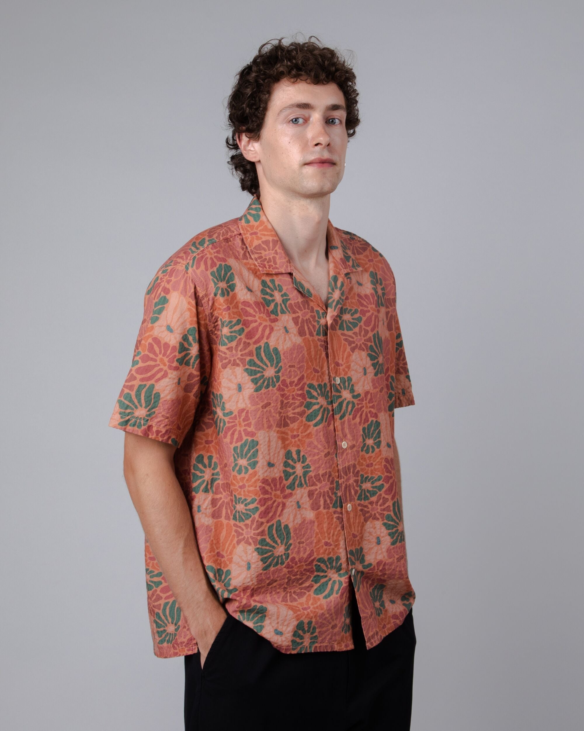 Short-sleeved Spring Aloha shirt in orange made of organic cotton and viscose from Brava Fabrics