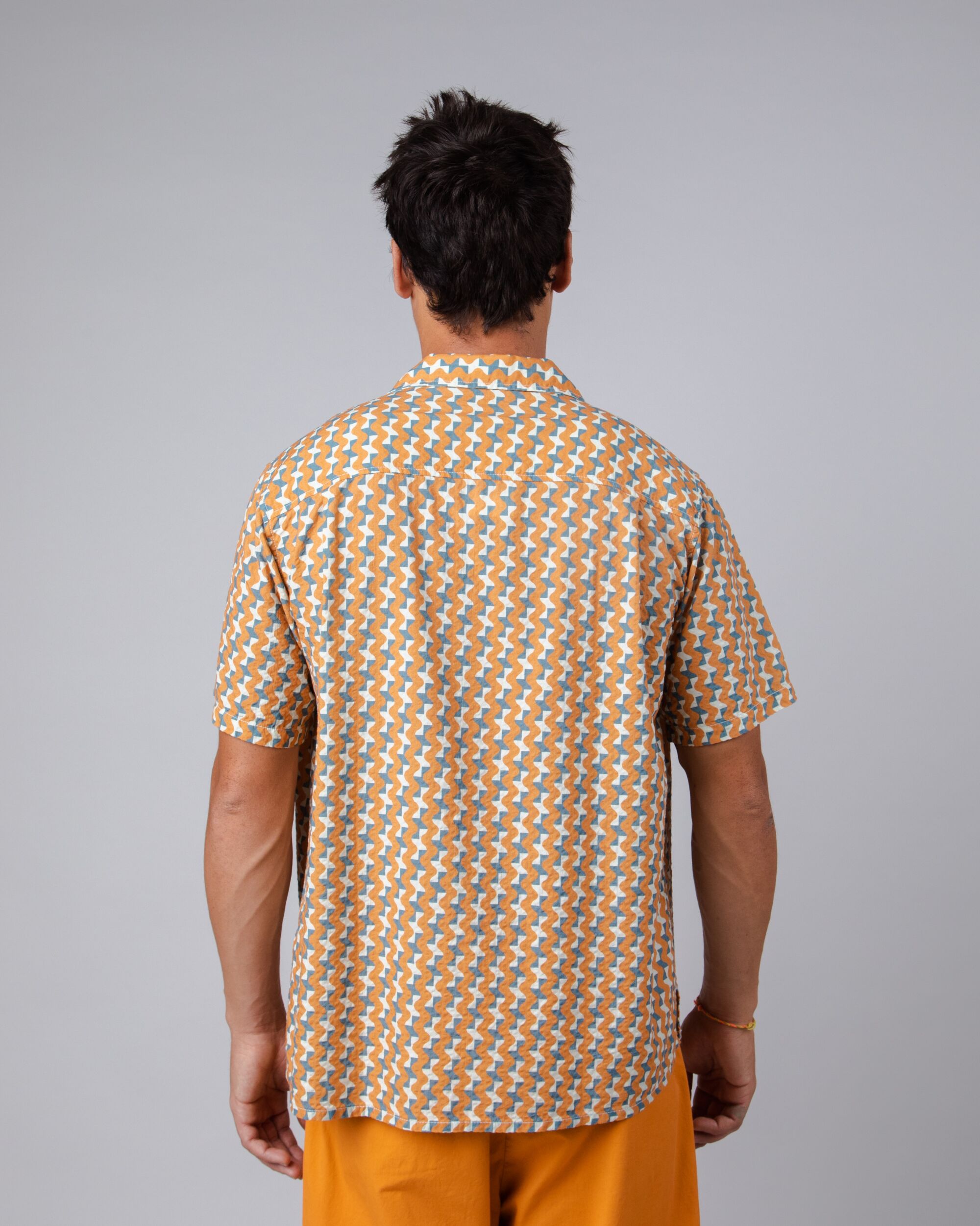 Kurzärmeliges Hemd Tiles Aloha Ochre aus Bio Baumwolle und Viskose von Brava Fabrics