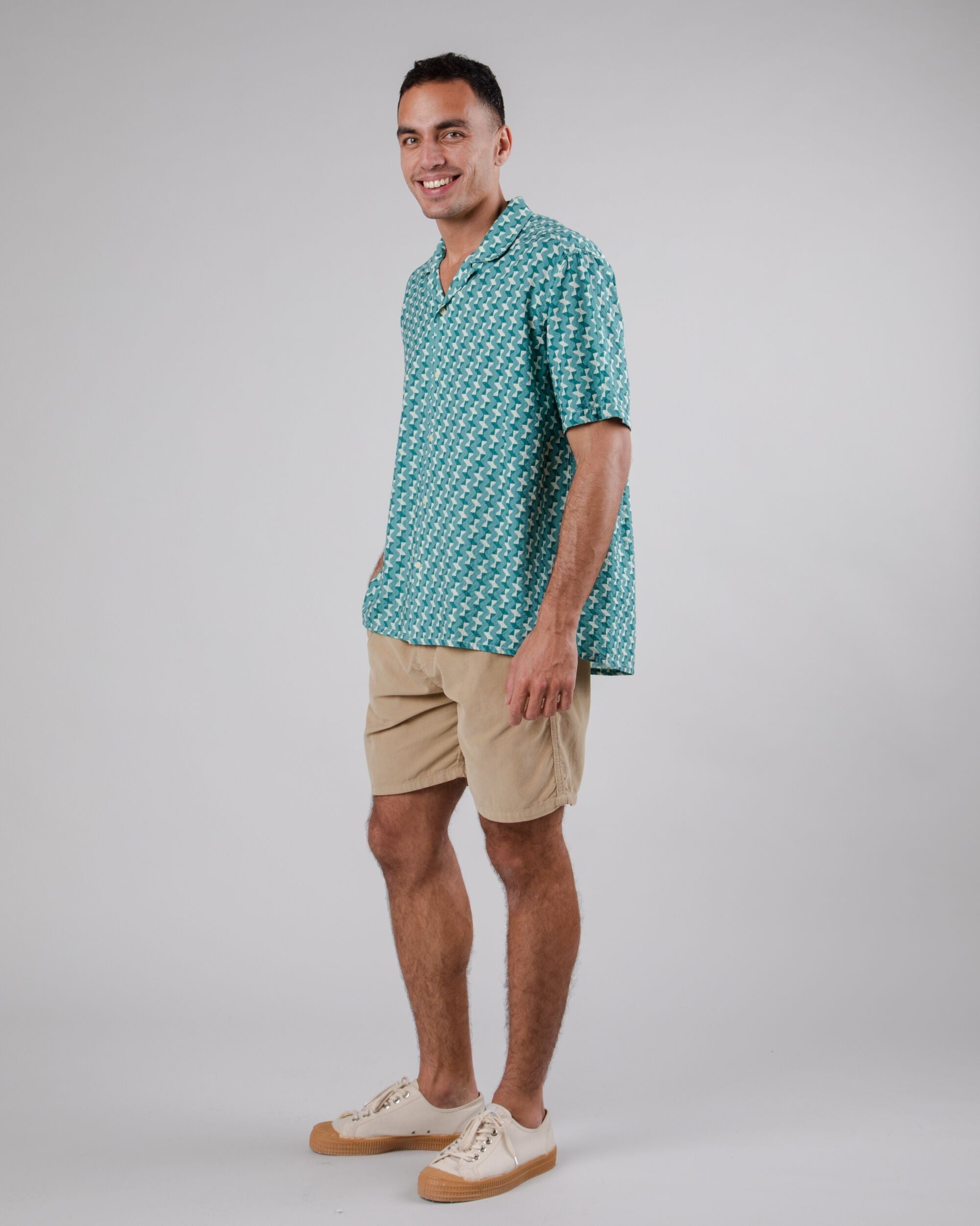 Short-sleeved shirt Tiles Aloha Blue made of organic cotton and viscose from Brava Fabrics