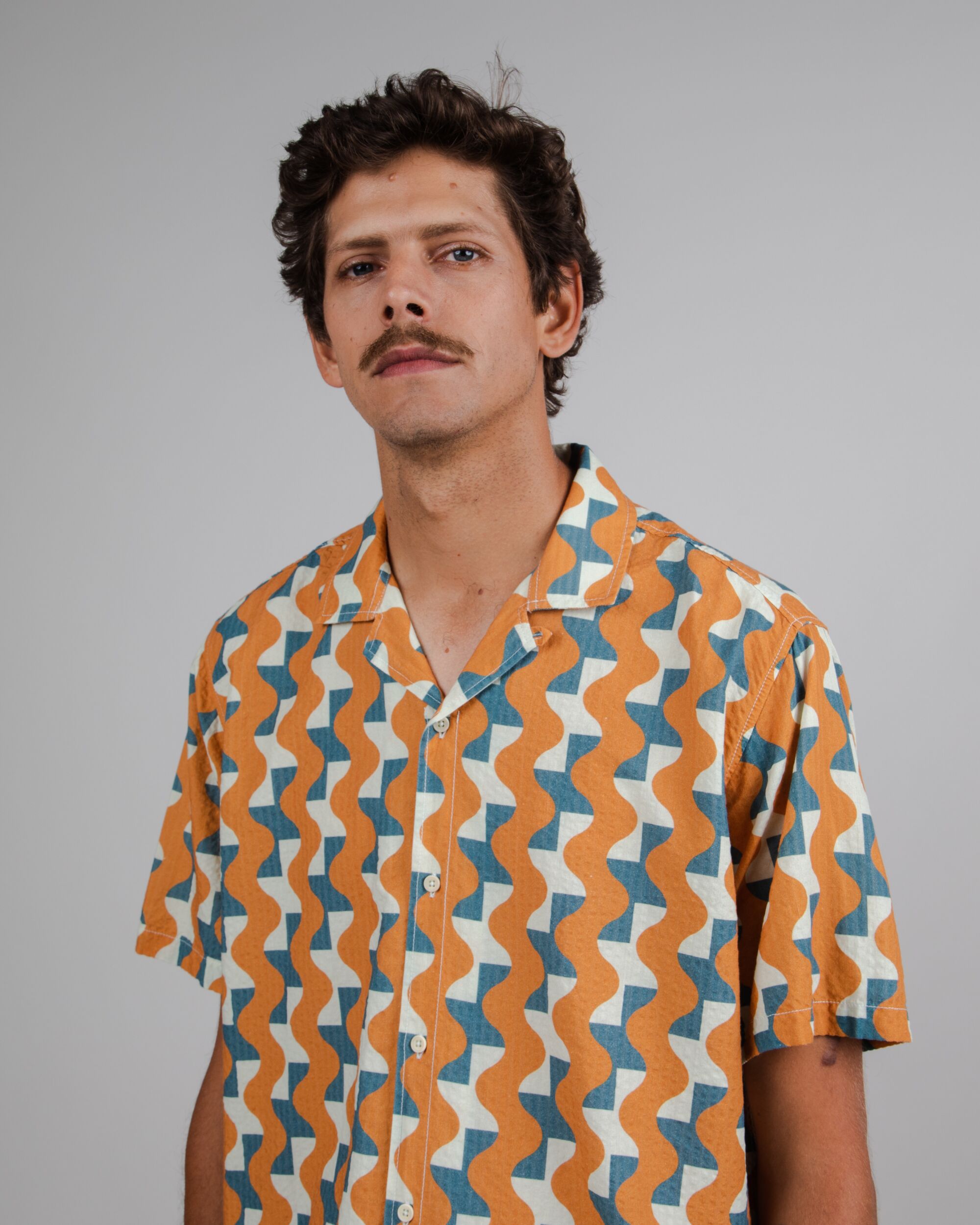 Short-sleeved shirt Big Tiles Aloha Ocher made of organic cotton and viscose by Brava Fabrics
