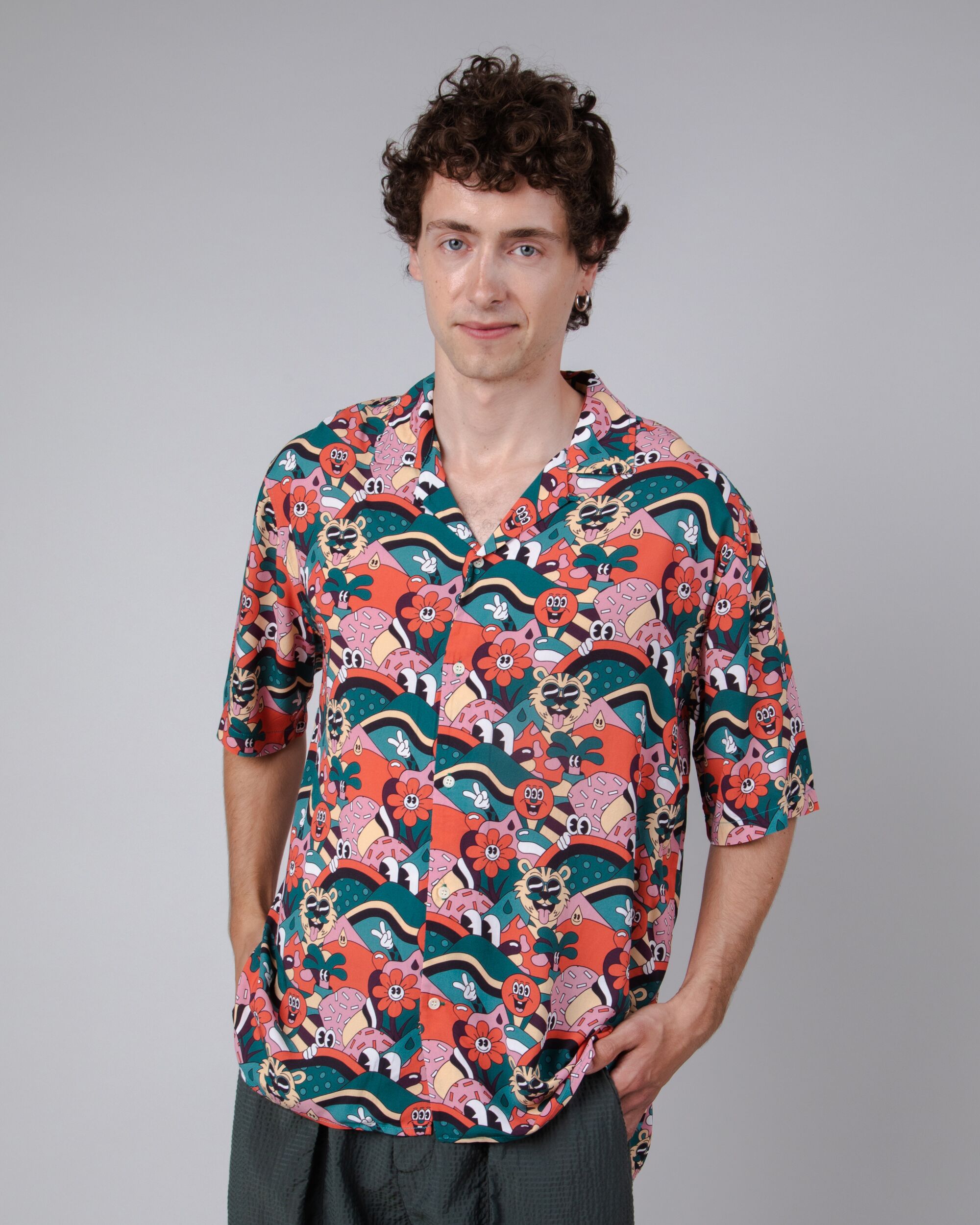 Kurzärmeliges Hemd Yeye Weller Aloha Red aus nachhaltiger Viskose von Brava Fabrics