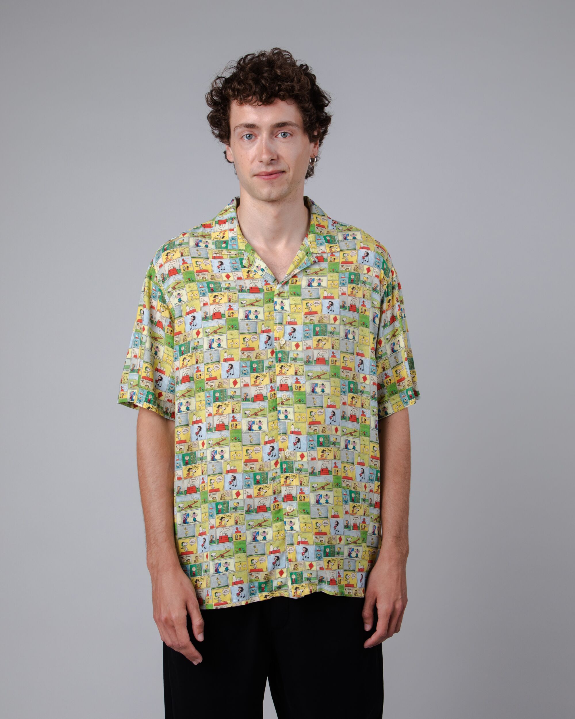 Kurzärmeliges Hemd Peanuts Comic Aloha aus nachhaltiger Viskose von Brava Fabrics