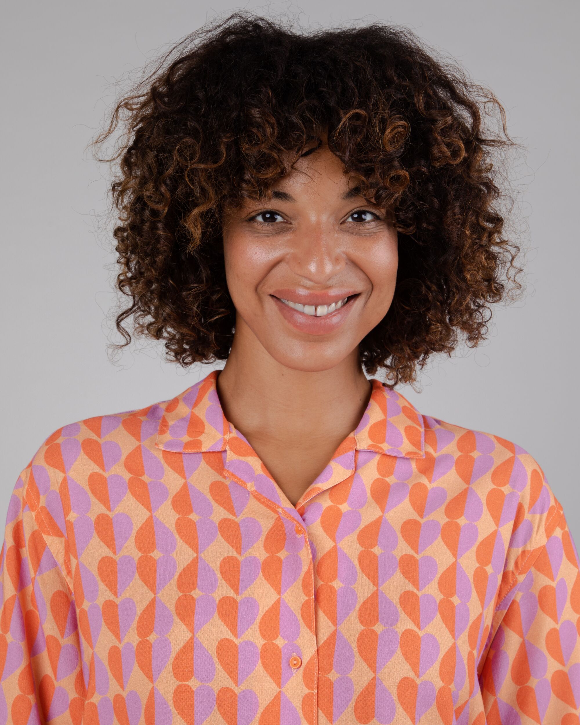 Gummie Aloha blouse in coral made of linen and viscose from Brava Fabrics