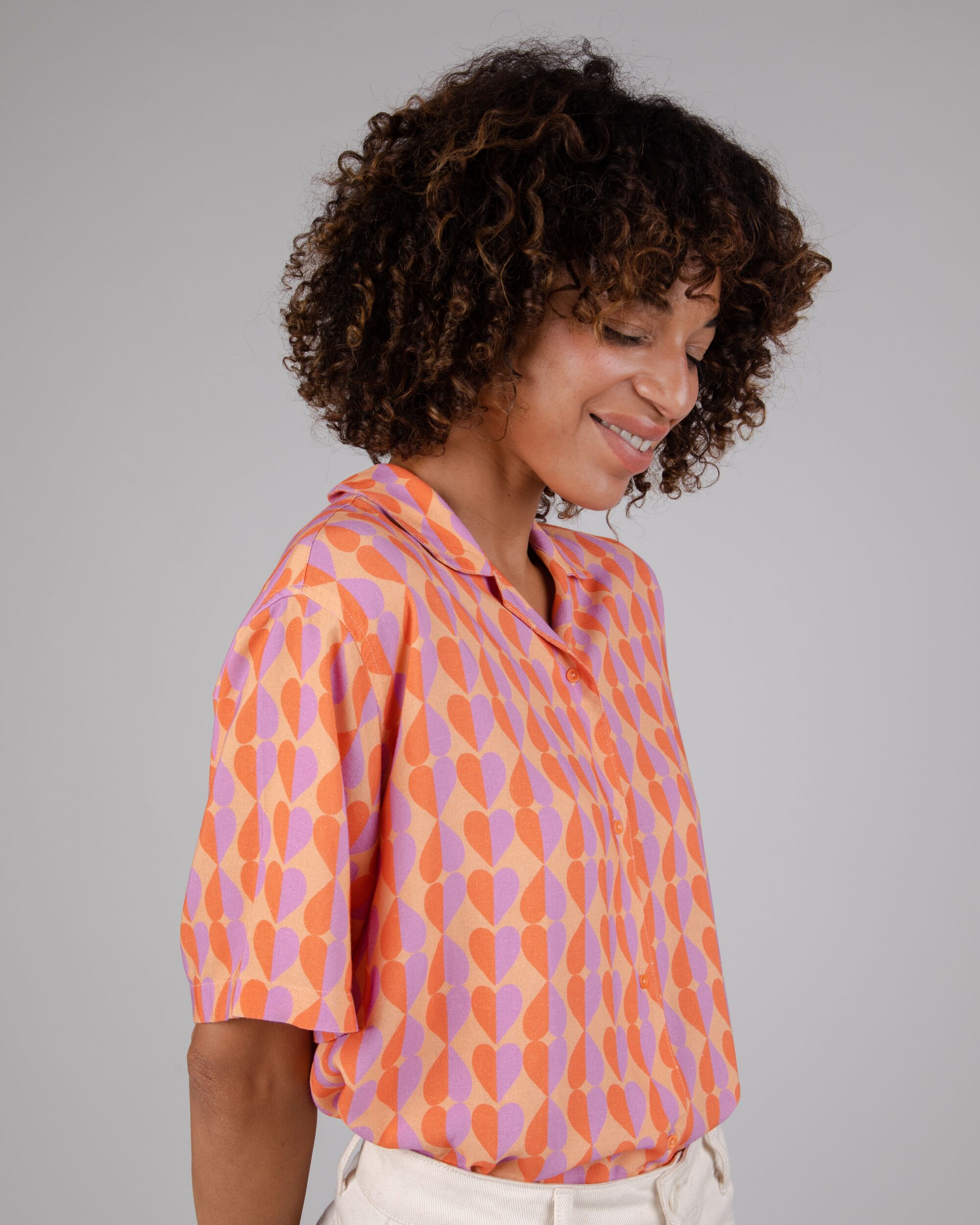 Gummie Aloha blouse in coral made of linen and viscose from Brava Fabrics