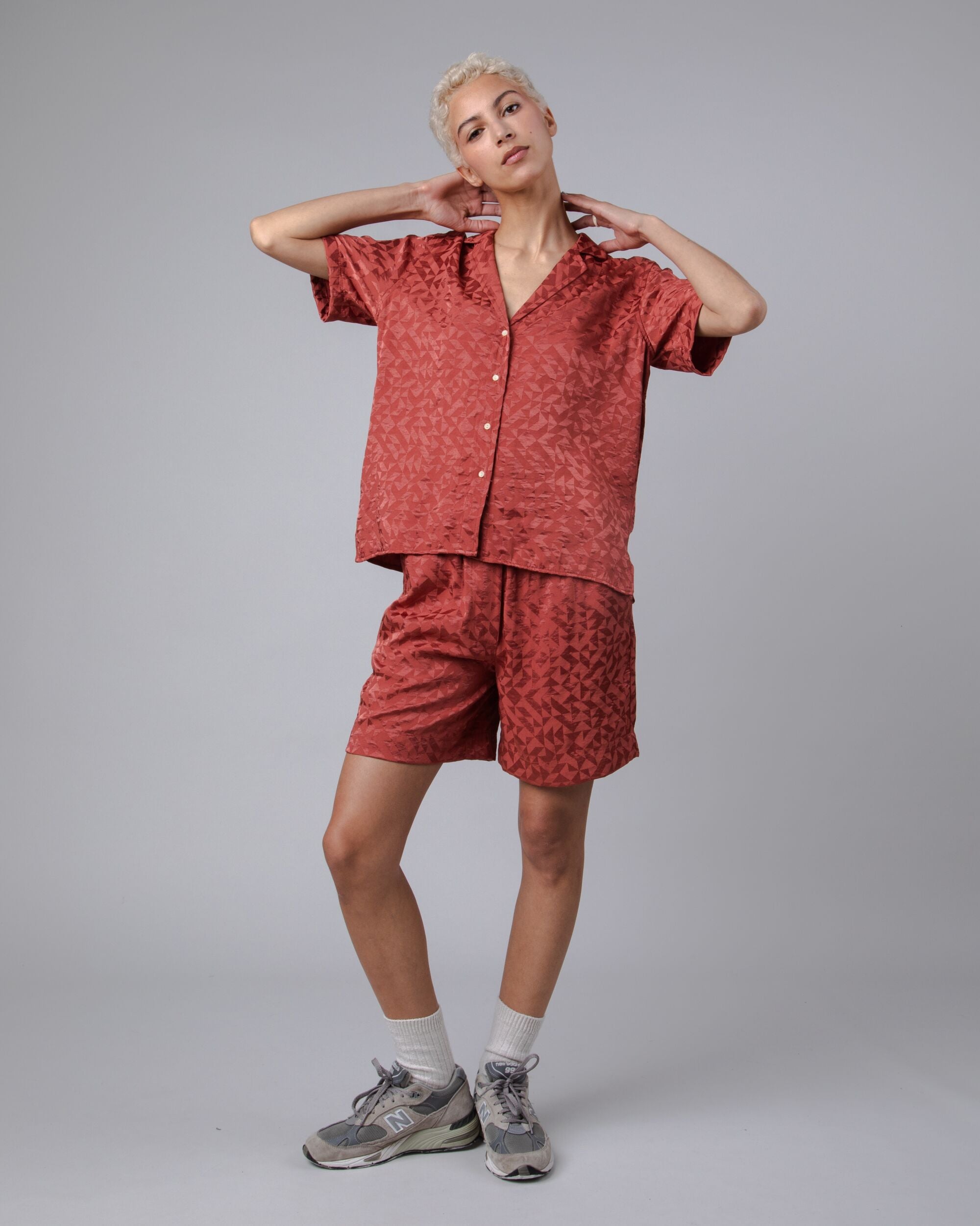 Red short-sleeved blouse Jacquard Aloha made from sustainable polyester from Brava Fabrics