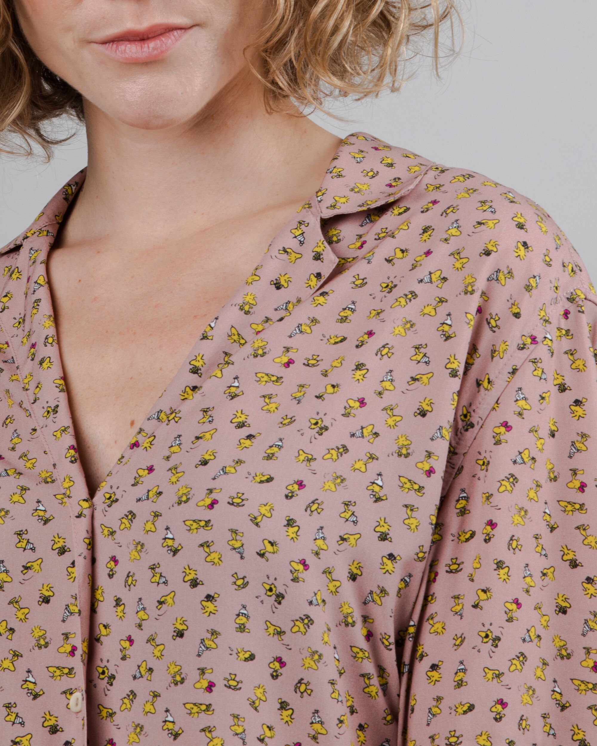Peanuts Woodstock Aloha blouse in rosé made from sustainable viscose from Brava Fabrics