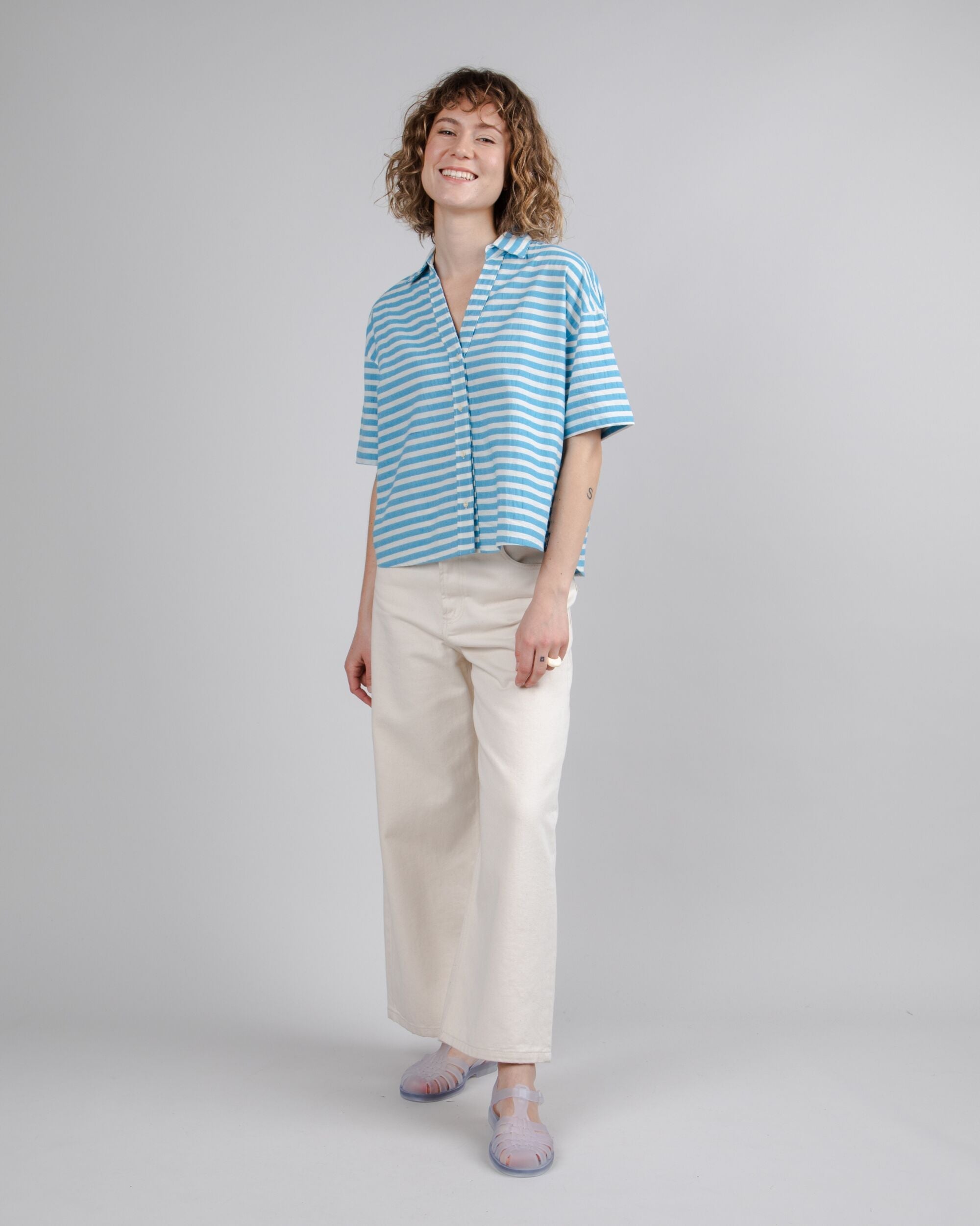 Hellblaue, gestreifte Bluse aus Baumwolle von Brava Fabrics