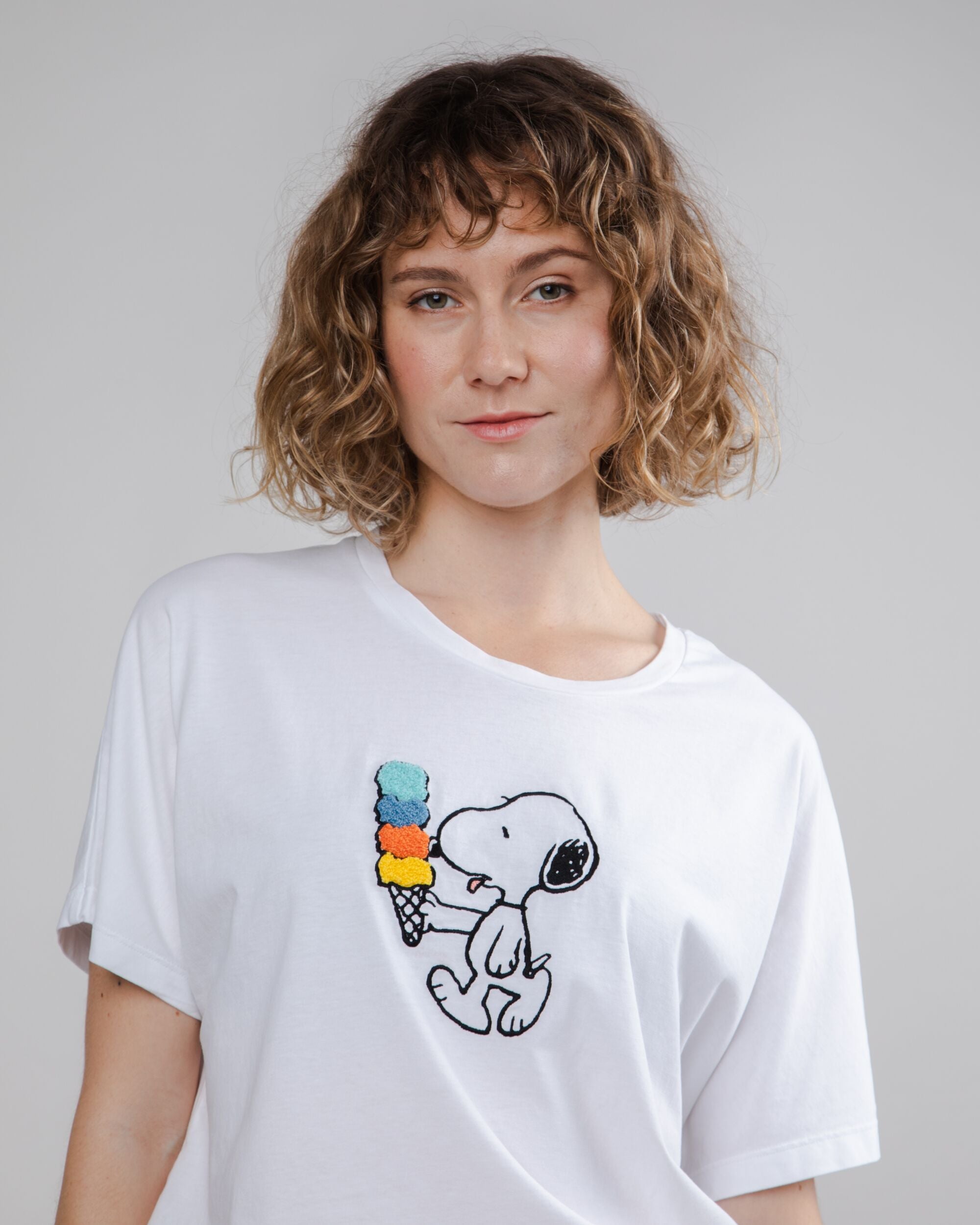 T-shirt oversize Peanuts Icecream en blanc en coton biologique par Brava Fabrics