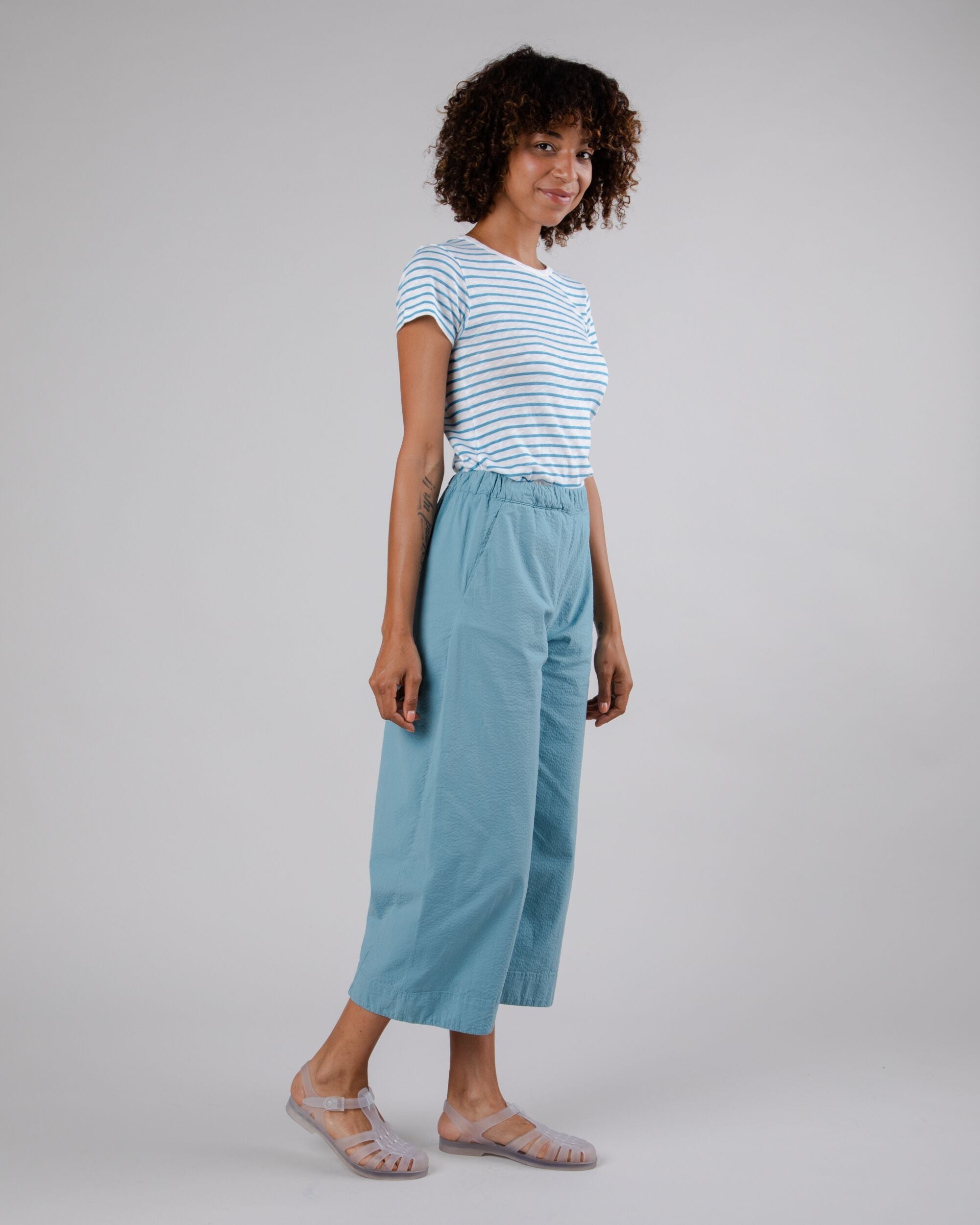 Pantalon Picnic oversize bleu océan en coton biologique par Brava Fabrics