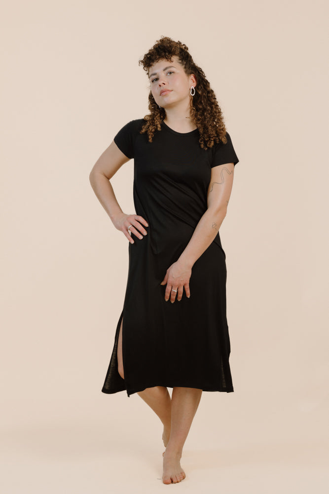 Schwarzes Kleid BAYA aus 100% Tencel von Pura Clothing