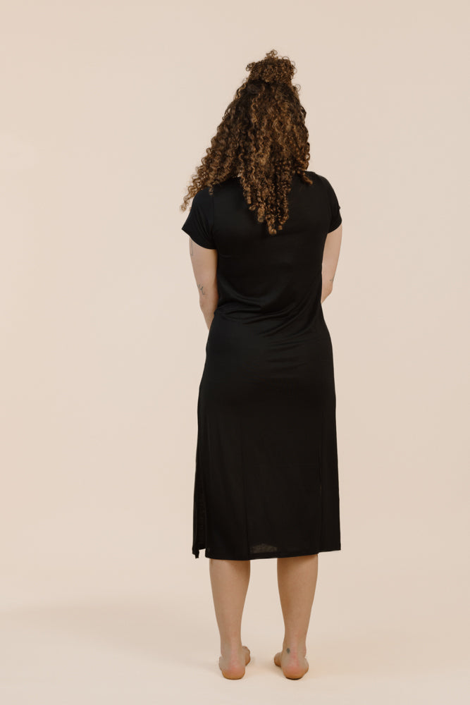 Schwarzes Kleid BAYA aus 100% Tencel von Pura Clothing
