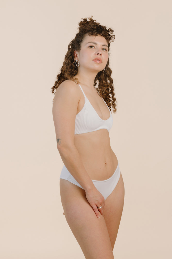 Weisses Bikini Top OHANA aus recyceltem Polyamid von PURA Clothing