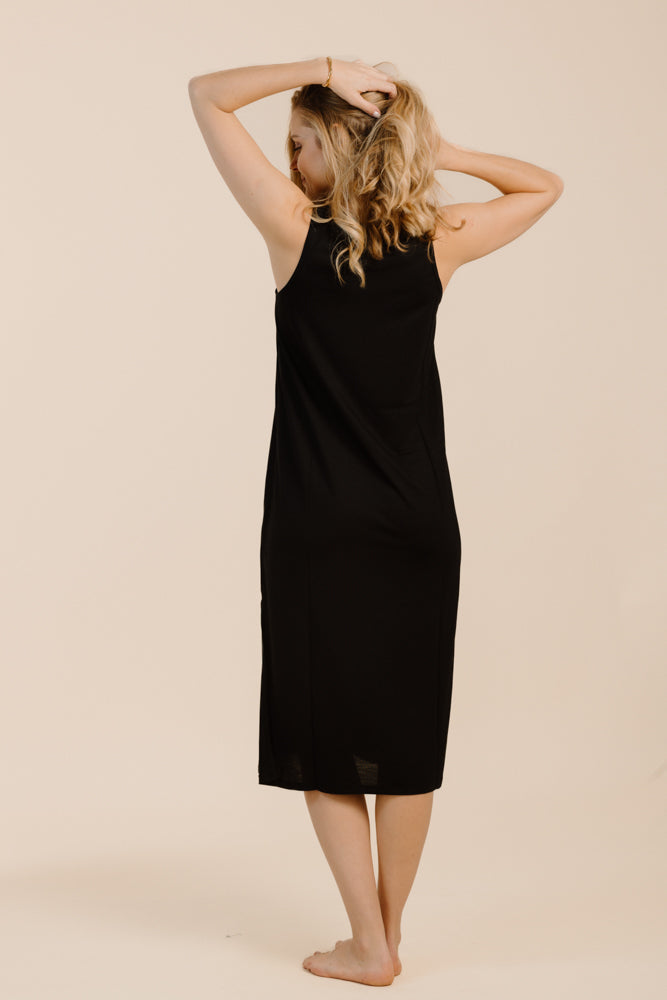 Schwarzes Kleid MAUI aus 100% Tencel von PURA Clothing