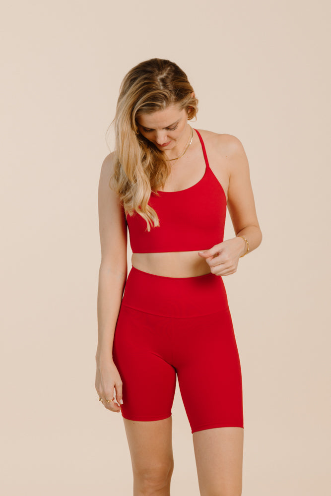 Rote Shorts LUCIA aus recyceltem Polyamid von PURA Clothing