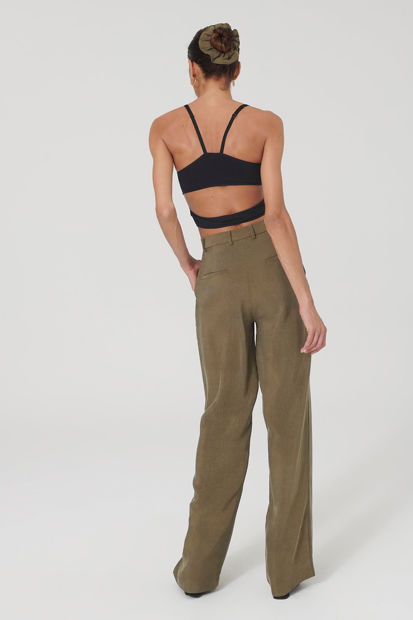 Trousers JEANNI olive colored by LOVJOI made of Ecovero™ (ST)