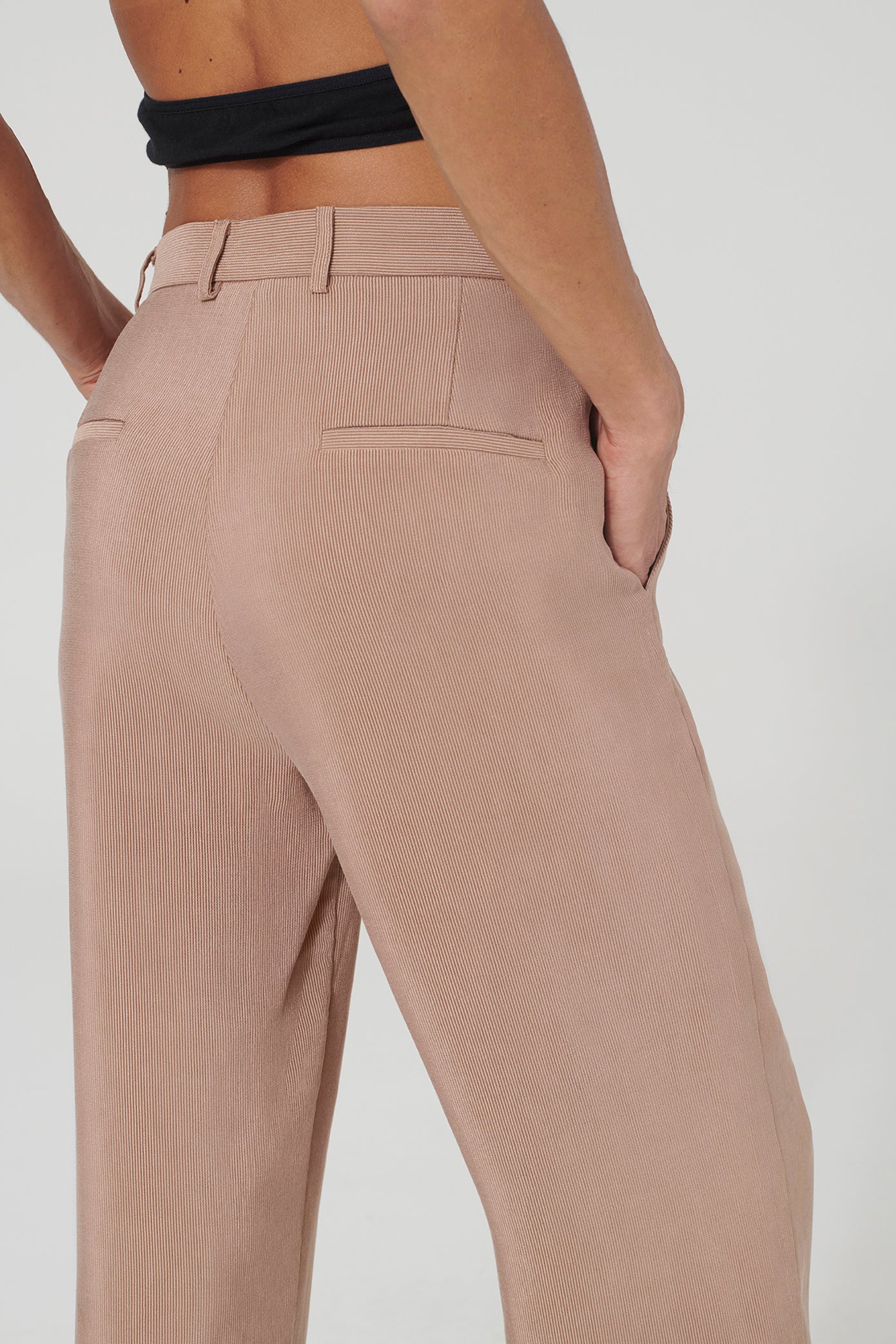 JEANNI rose-colored trousers by LOVJOI made of Ecovero™