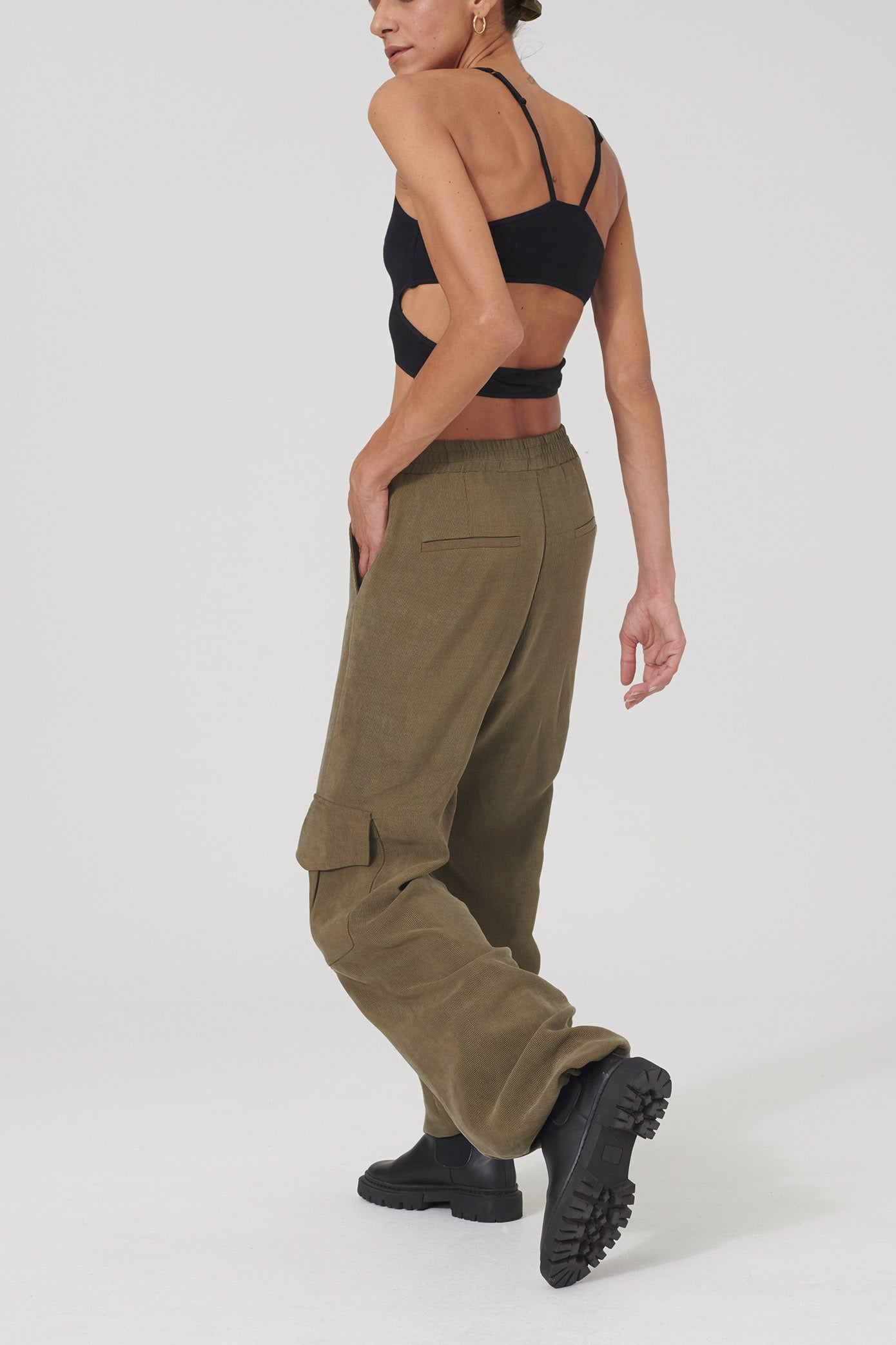 HEDIE trousers in olive color by LOVJOI made from Ecovero™