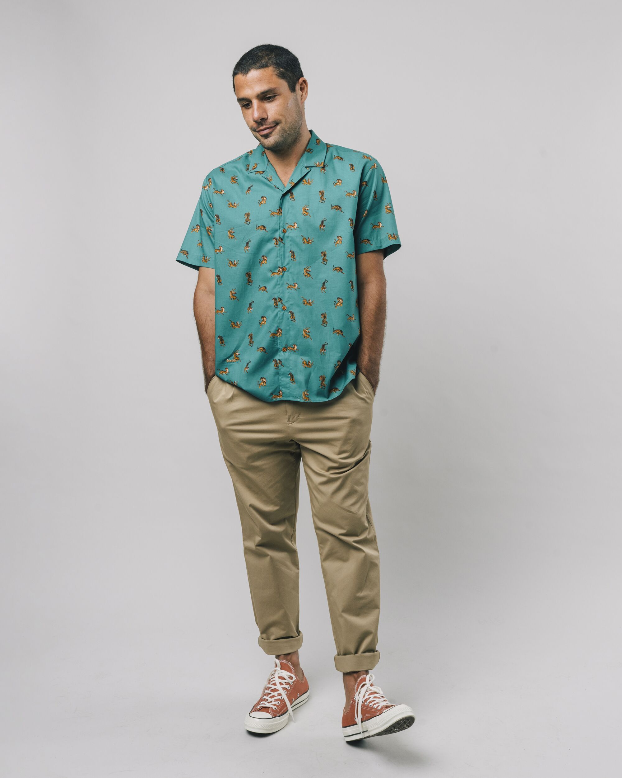 Grünes, bedrucktes T-Shirt Roar Roar Aloha aus 100% Bio-Baumwolle von Brava Fabrics