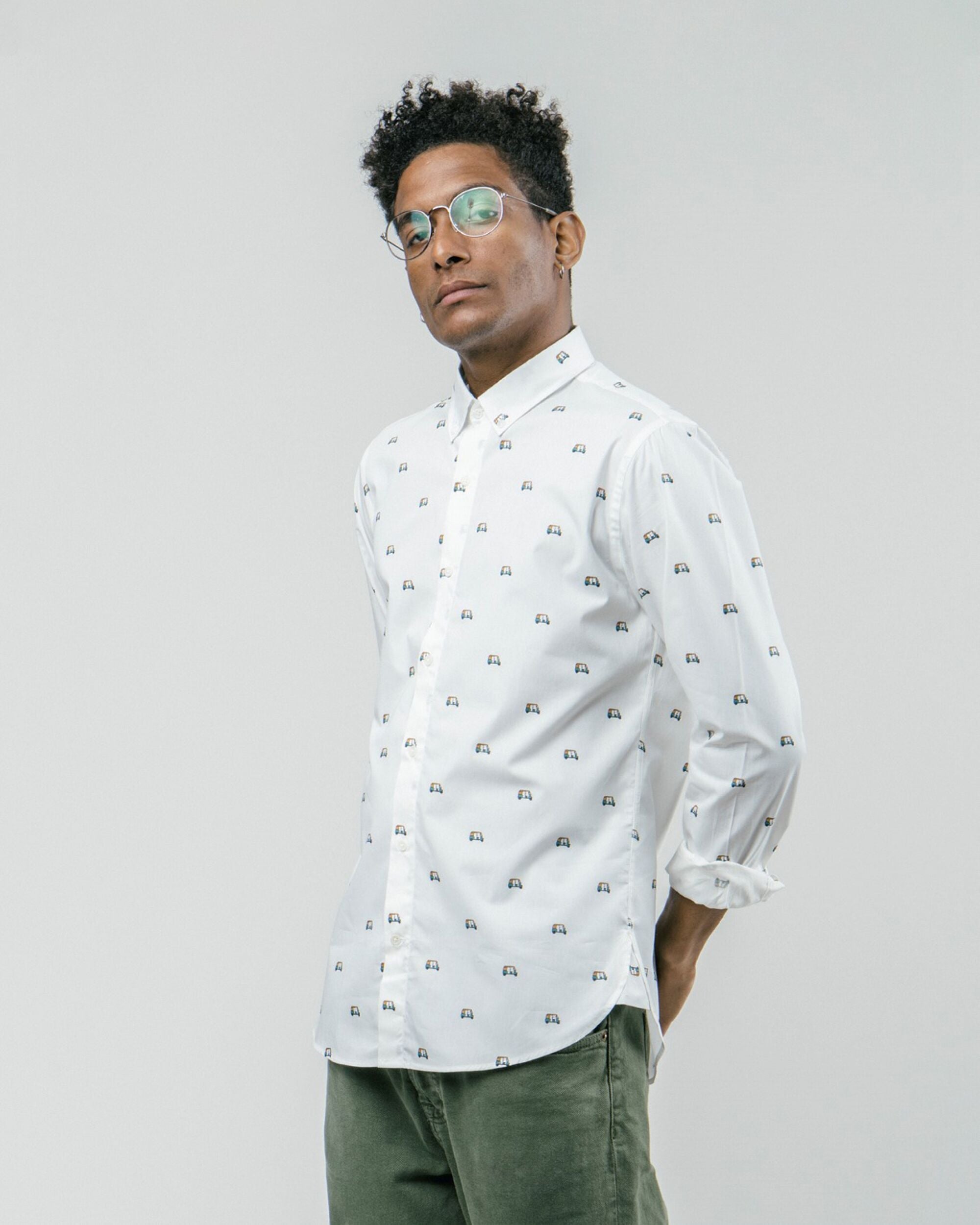 Weiss, bedrucktes Hemd Tuk Tuk Race aus 100% Bio-Baumwolle von Brava Fabrics