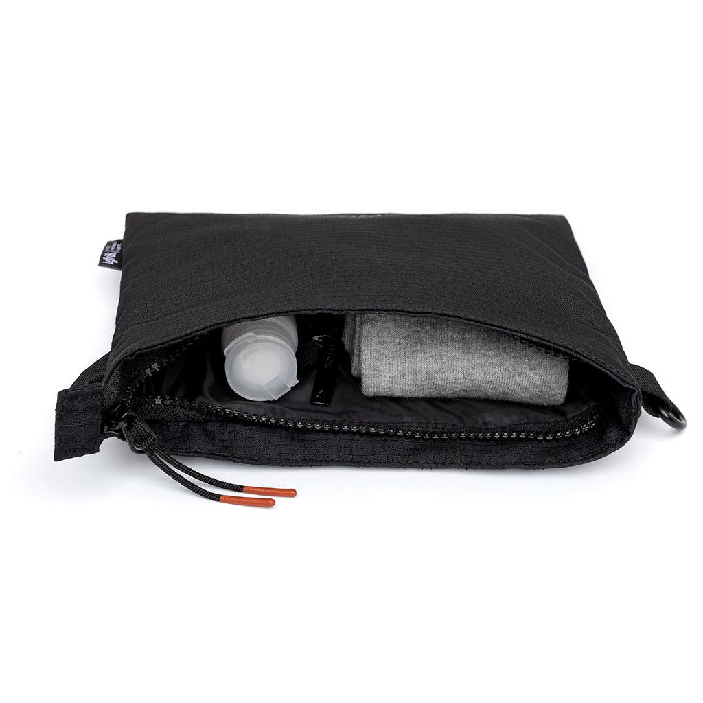 Black Arizona Vandra shoulder bag made from recycled PET by Lefrik