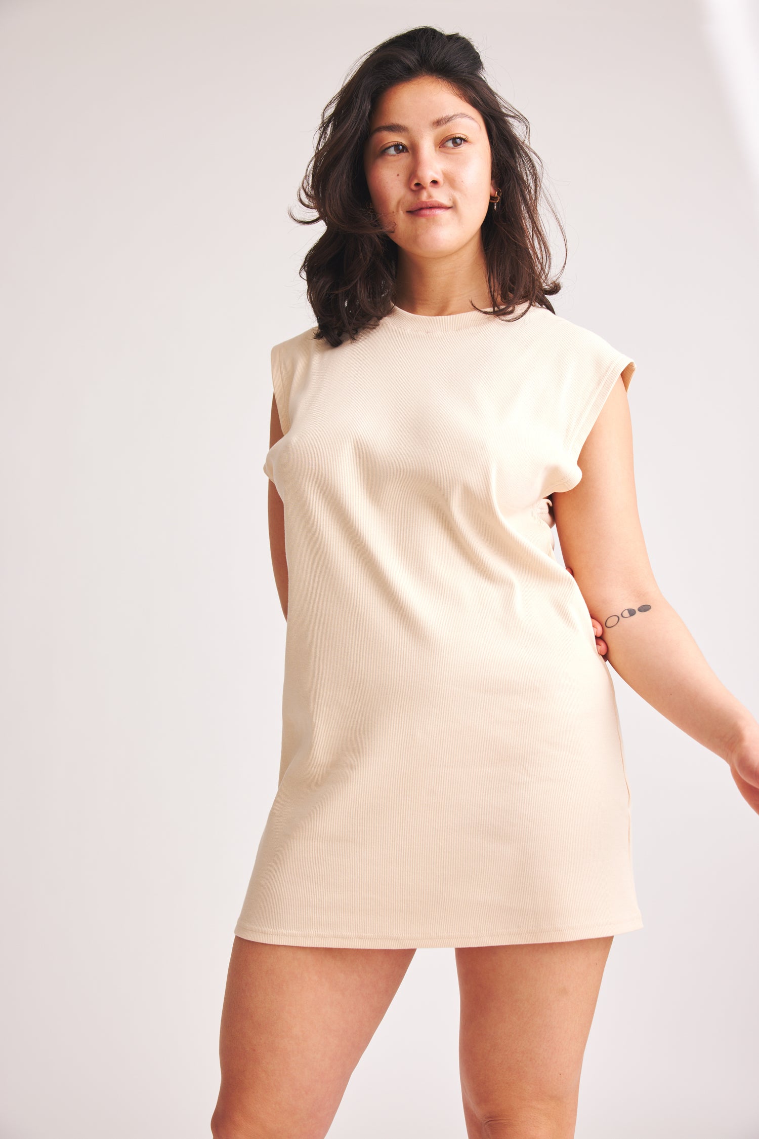 Natural-colored Belinda mini dress made of organic cotton from Baige the Label