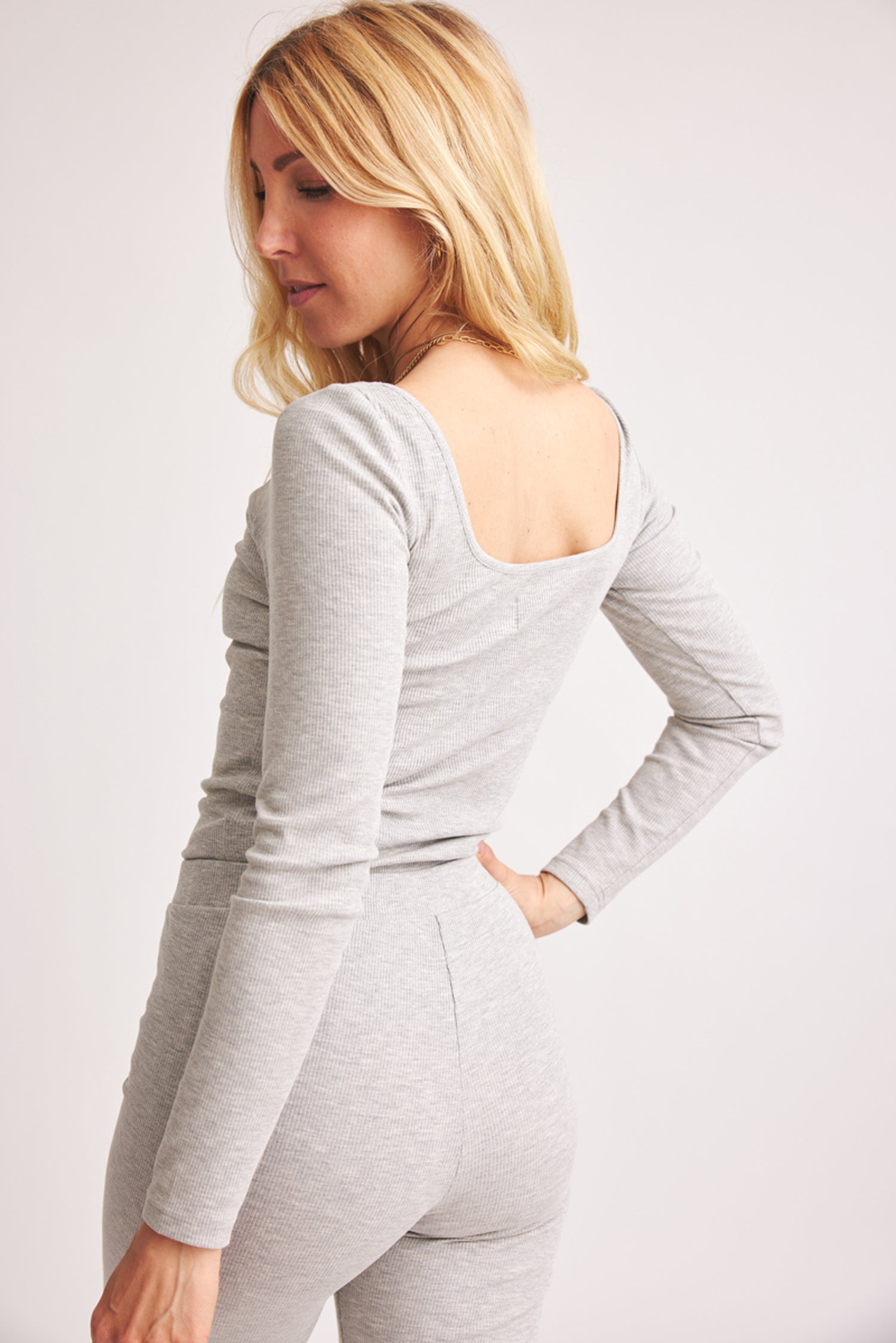 Gray long-sleeved Beliz shirt made of organic cotton from Baige the Label