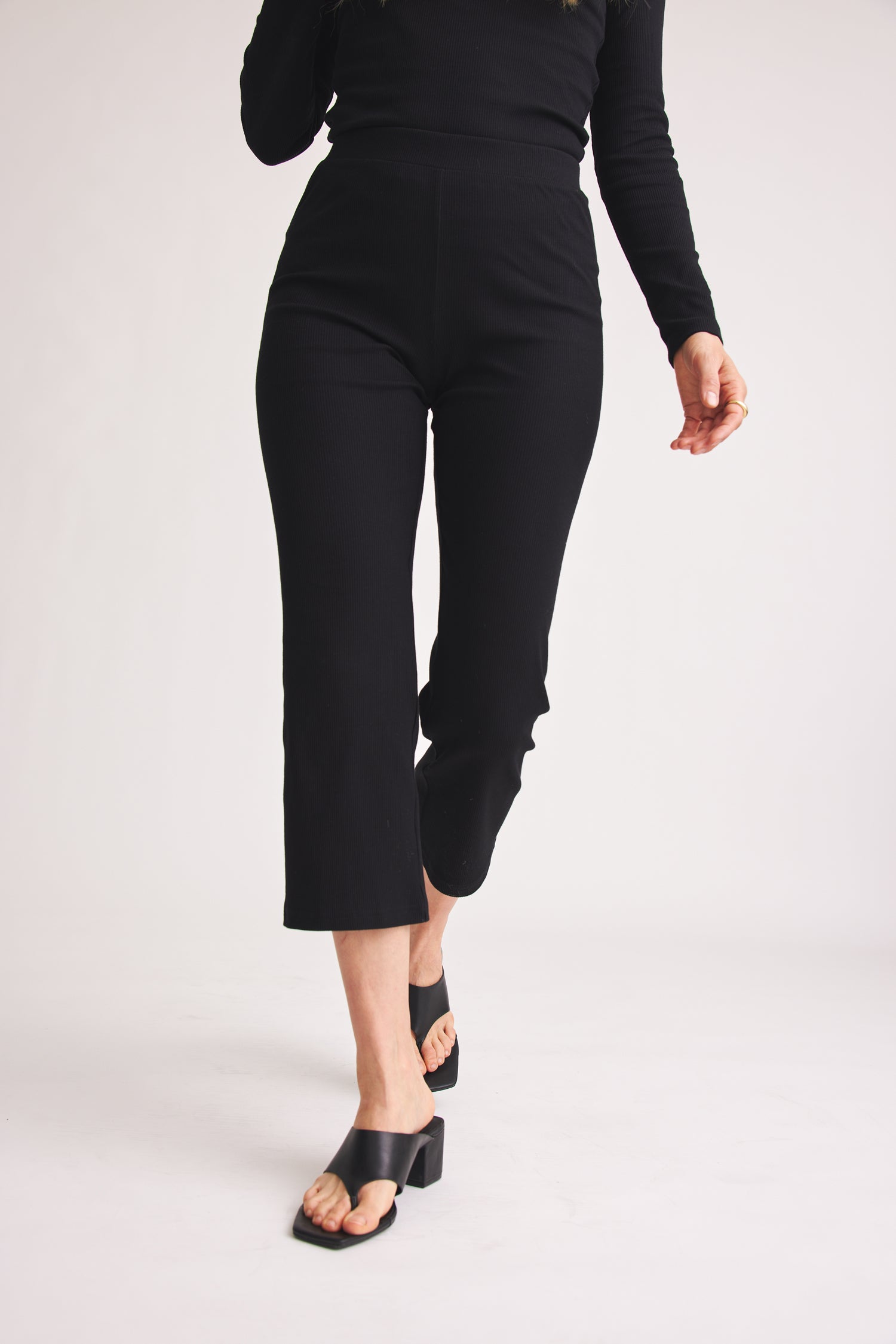 Black 3/4 pants Bree made of organic cotton by Baige the Label