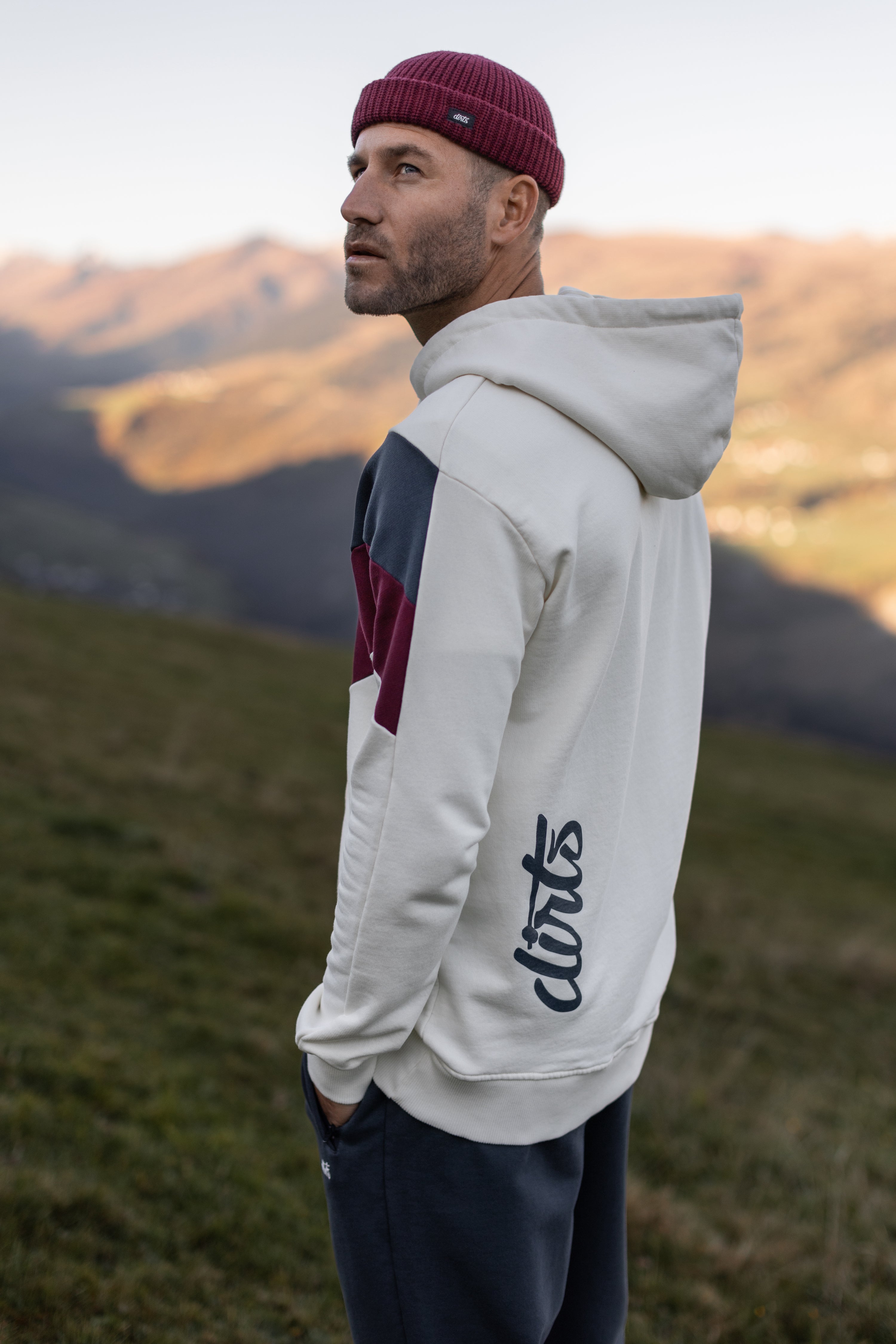 Hoodie Signature made from 100% organic cotton from DIRTS